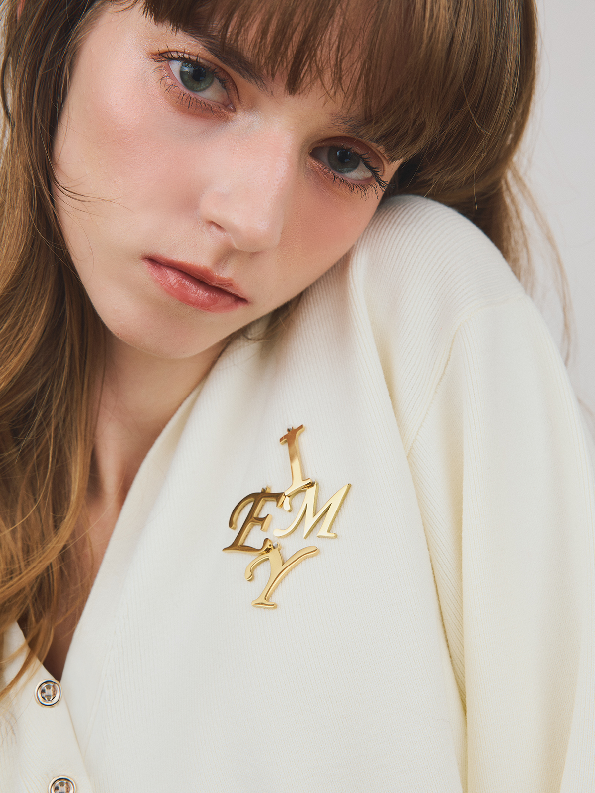 EIMYロゴチャームニットカーディガン