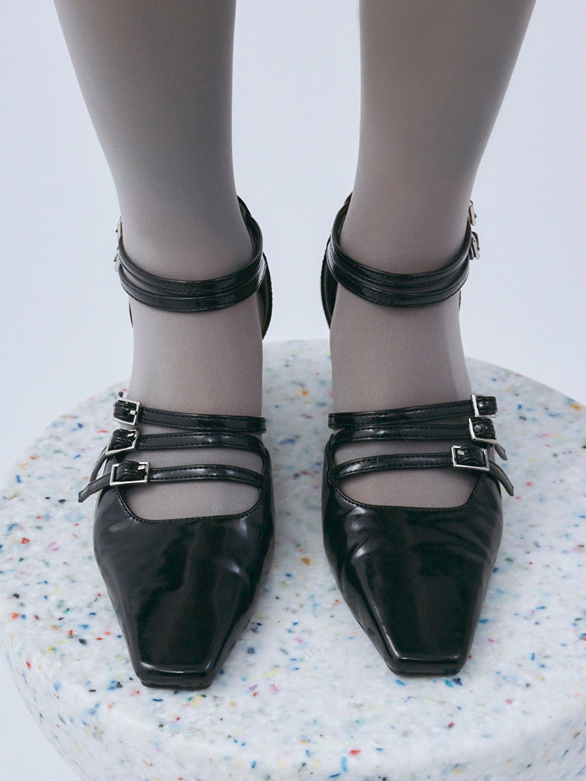 A15666 美品 アーツ&サイエンス アシンメトリーストラップパンプス 黒