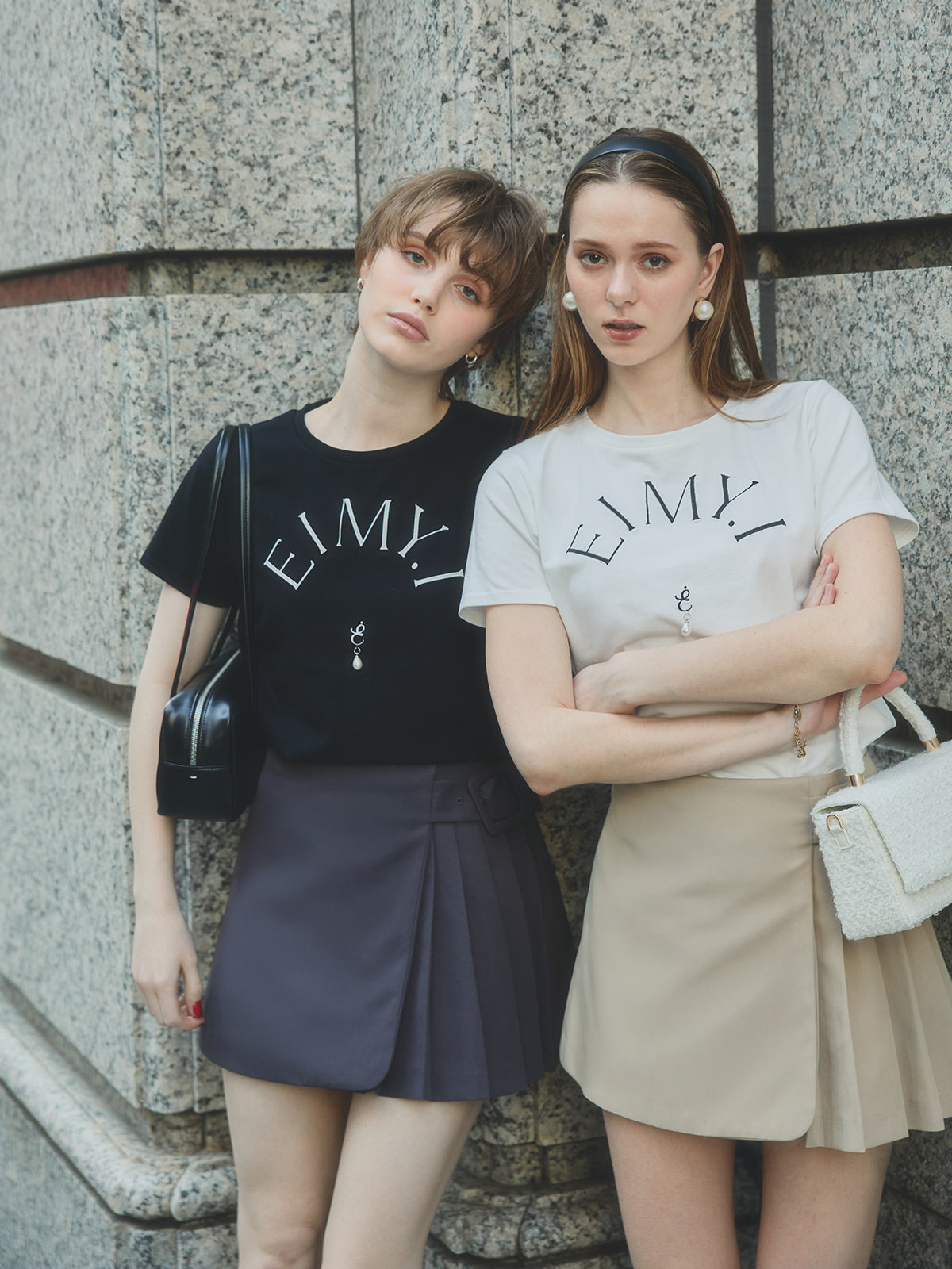 LEFT:BLACK/RIGHT:WHITE