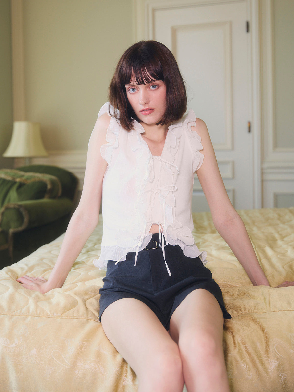 BELTED SHORT PANTS