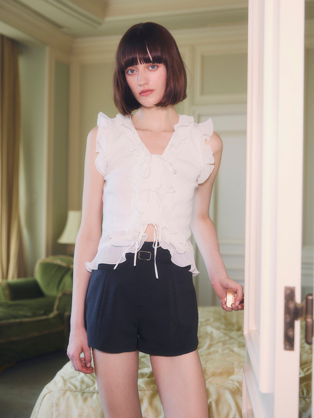 BELTED SHORT PANTS