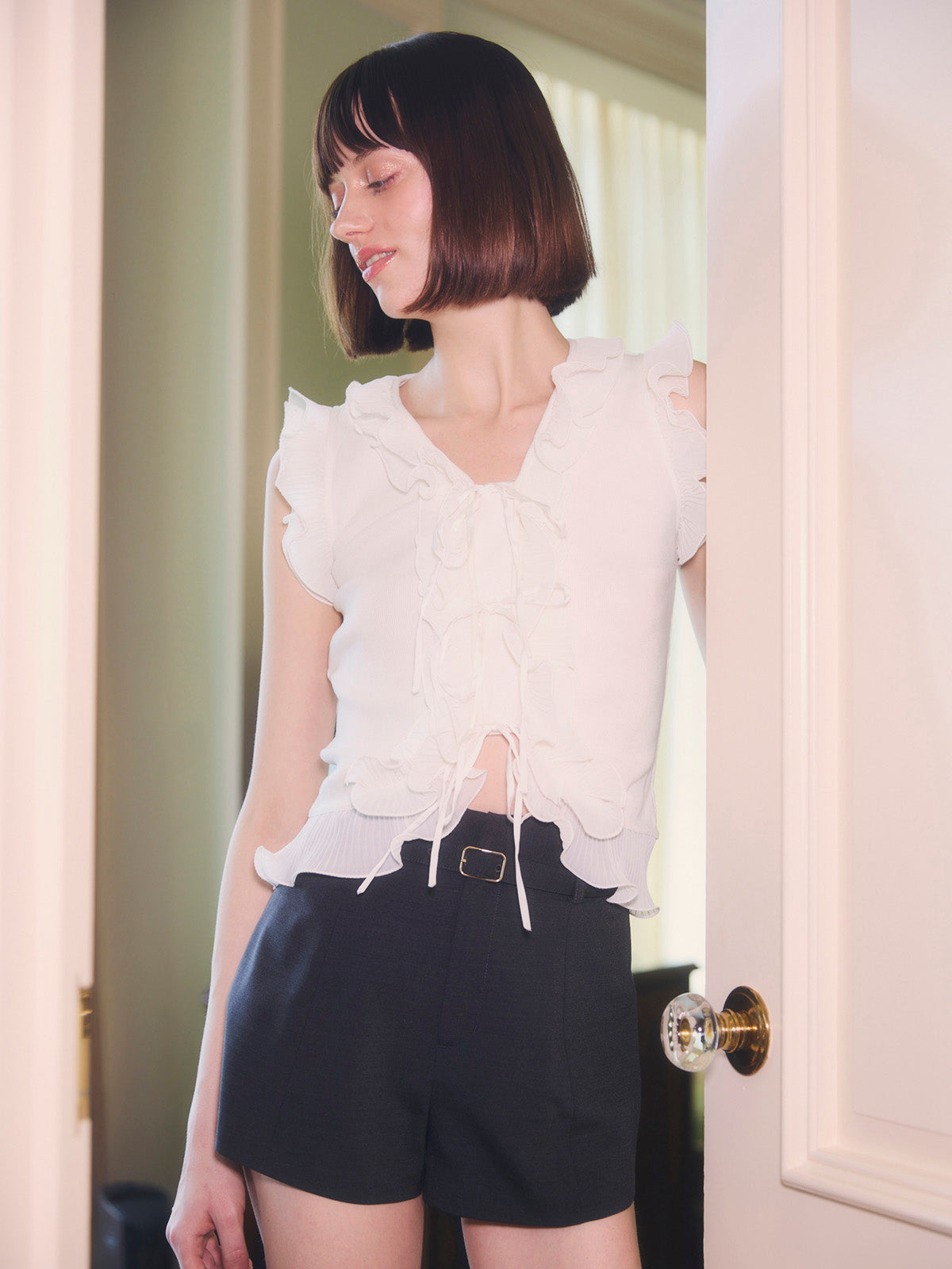 BELTED SHORT PANTS
