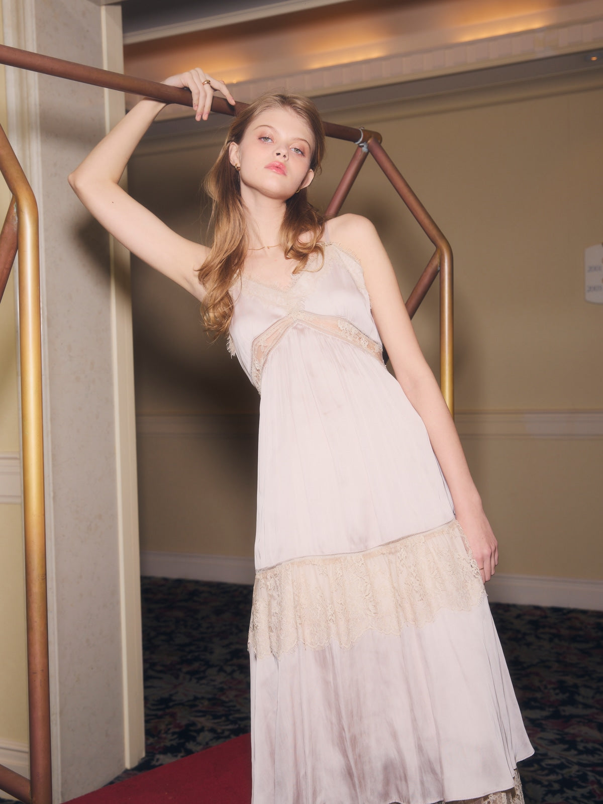 LACE SWITCHING DRESS