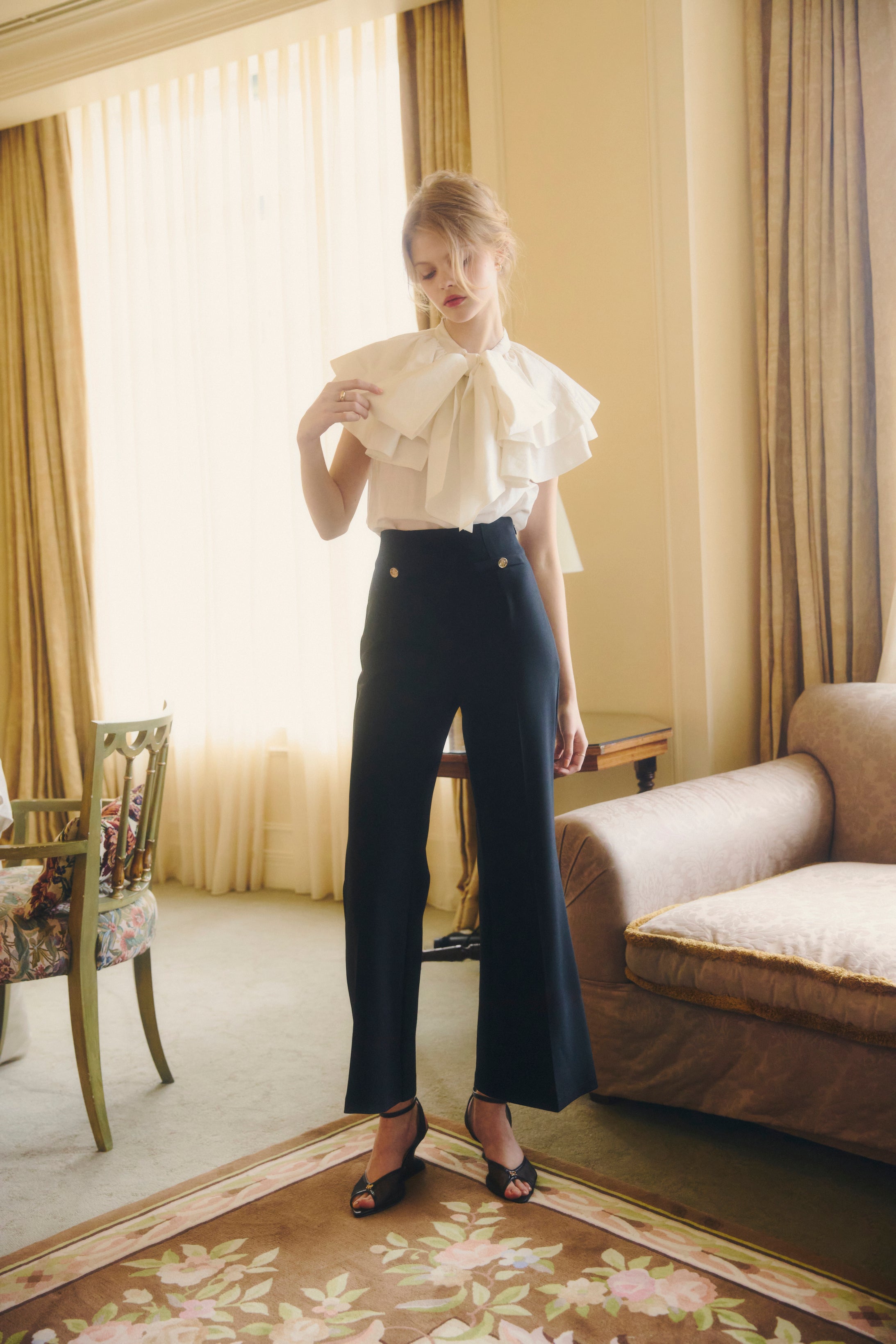 BELL SILHOUETTE PANTS
