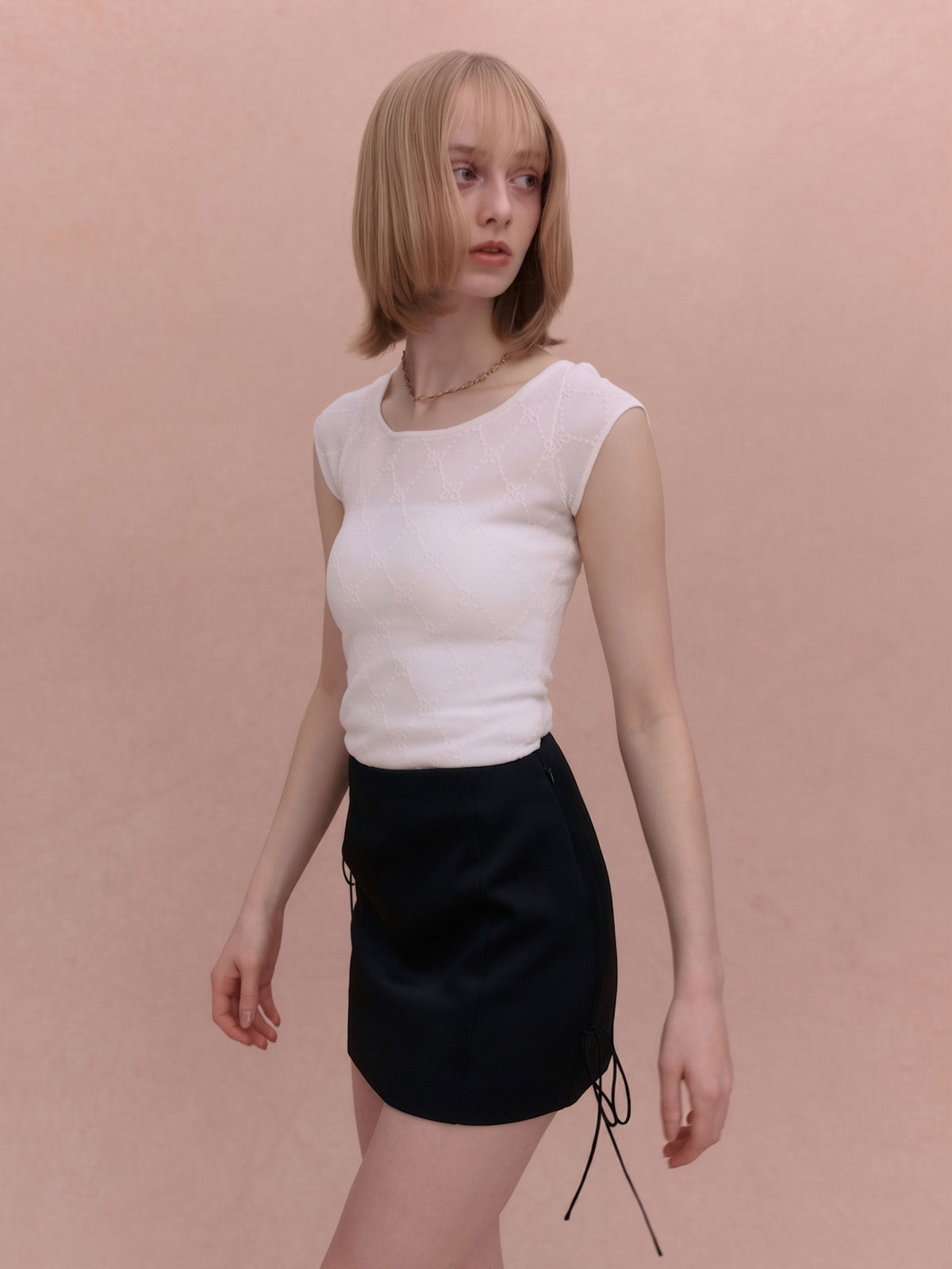 MODEL:172cm/COLOR:WHITE/SIZE:F