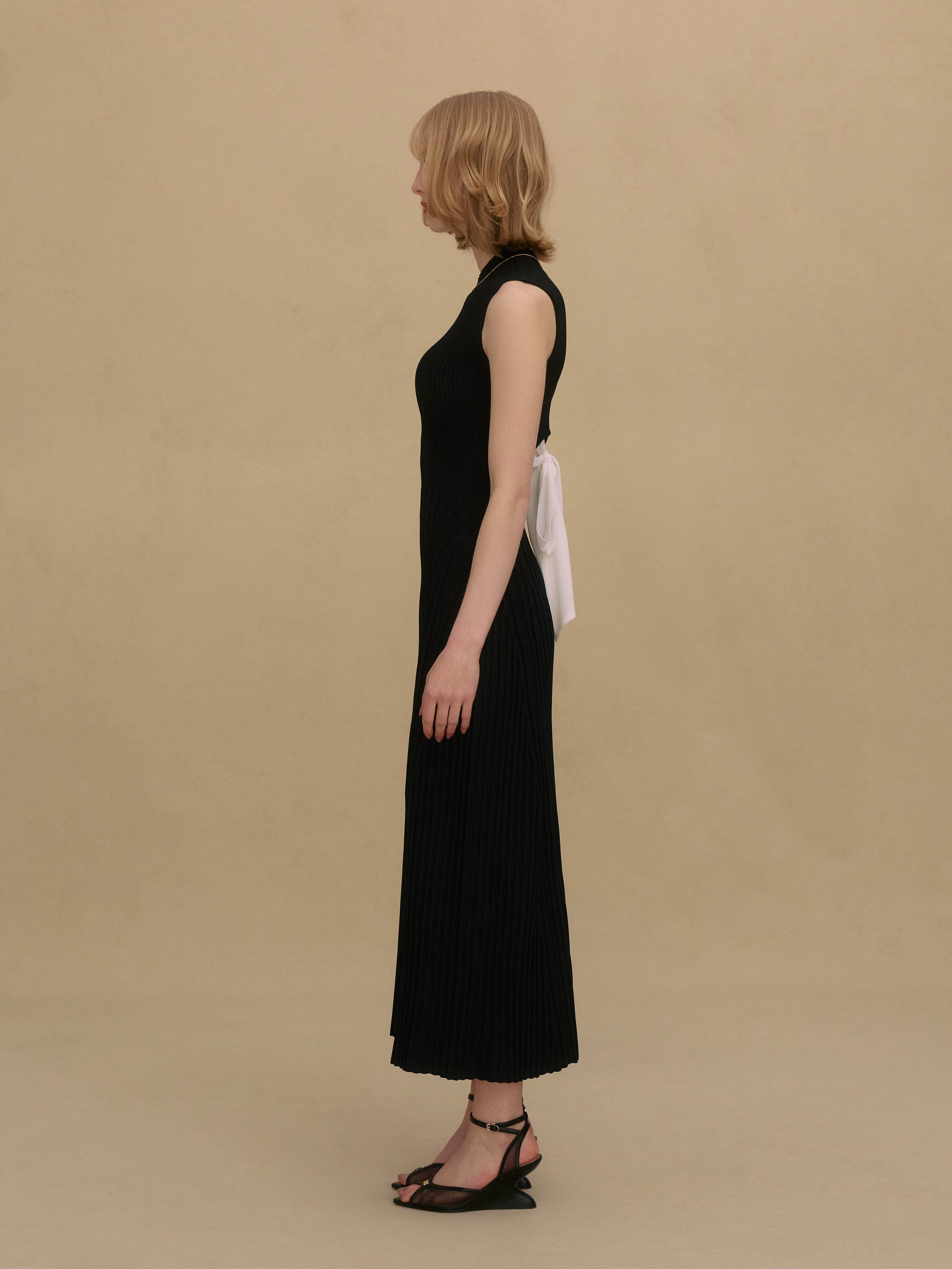 BACK RIBBON KNIT DRESS