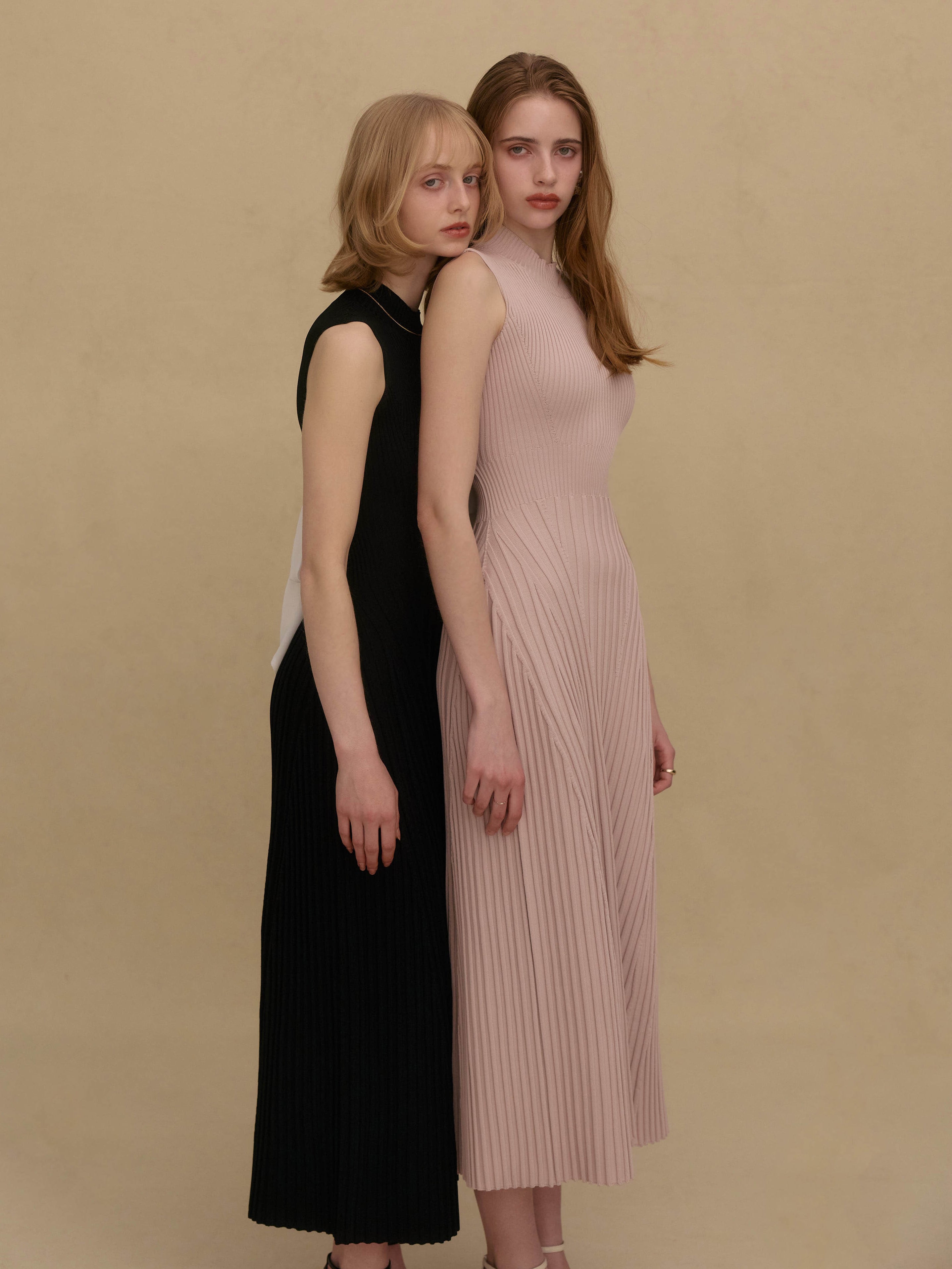 BACK RIBBON KNIT DRESS