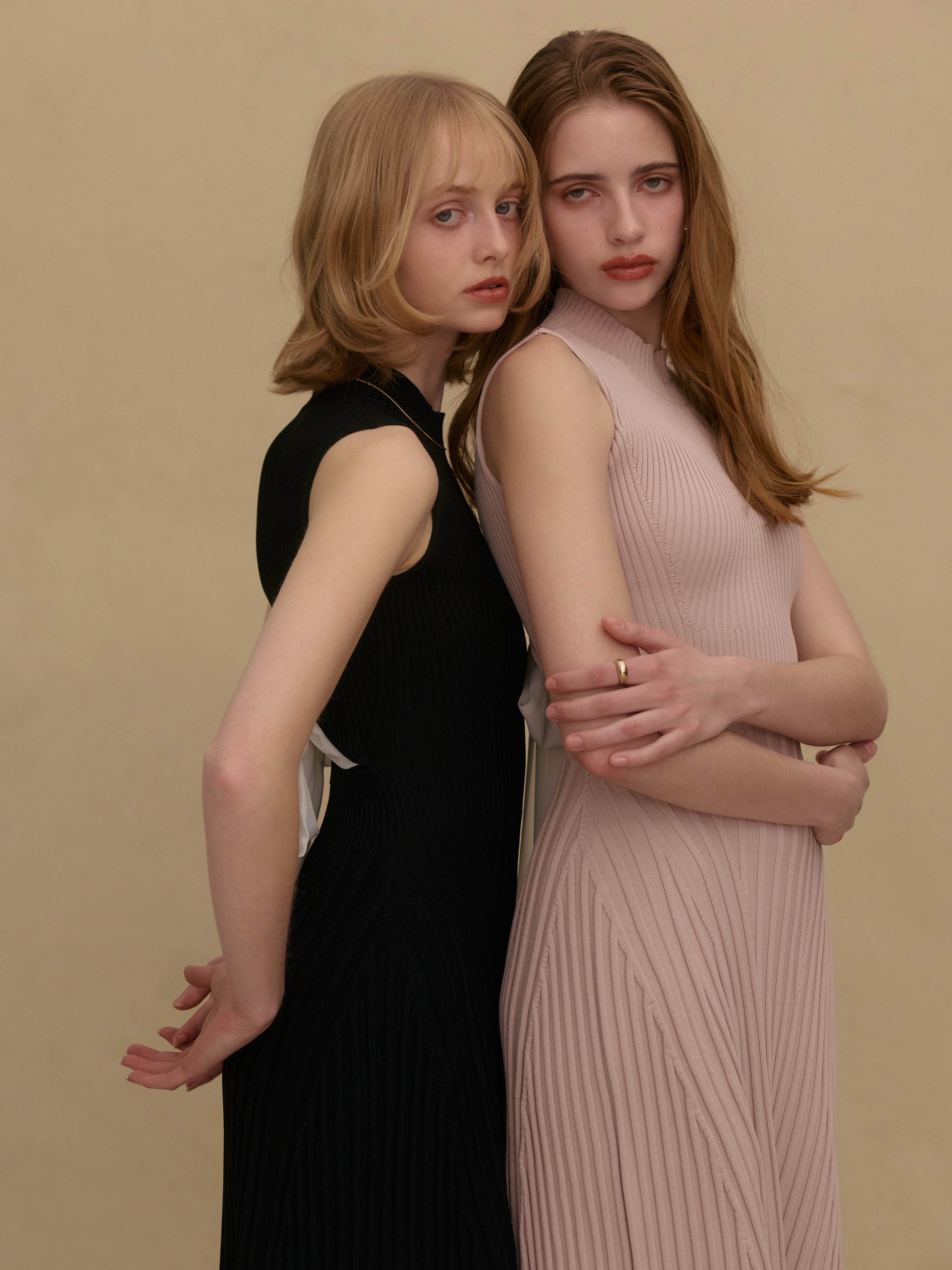 BACK RIBBON KNIT DRESS