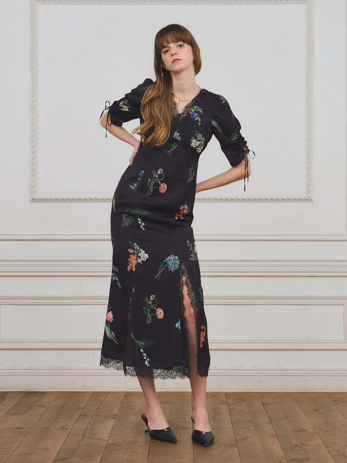 レーストリムフラワーサテンワンピース