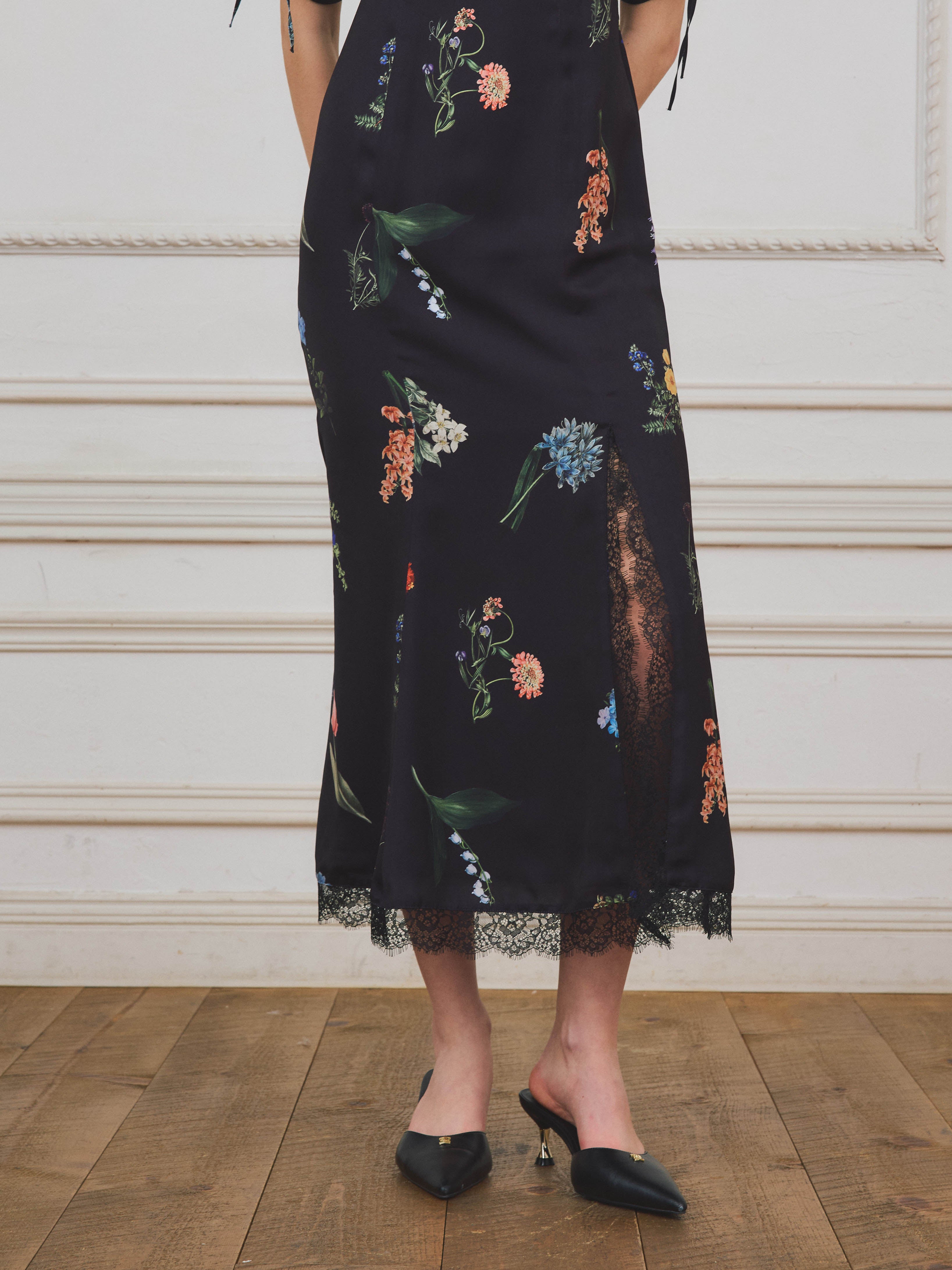 レーストリムフラワーサテンワンピース