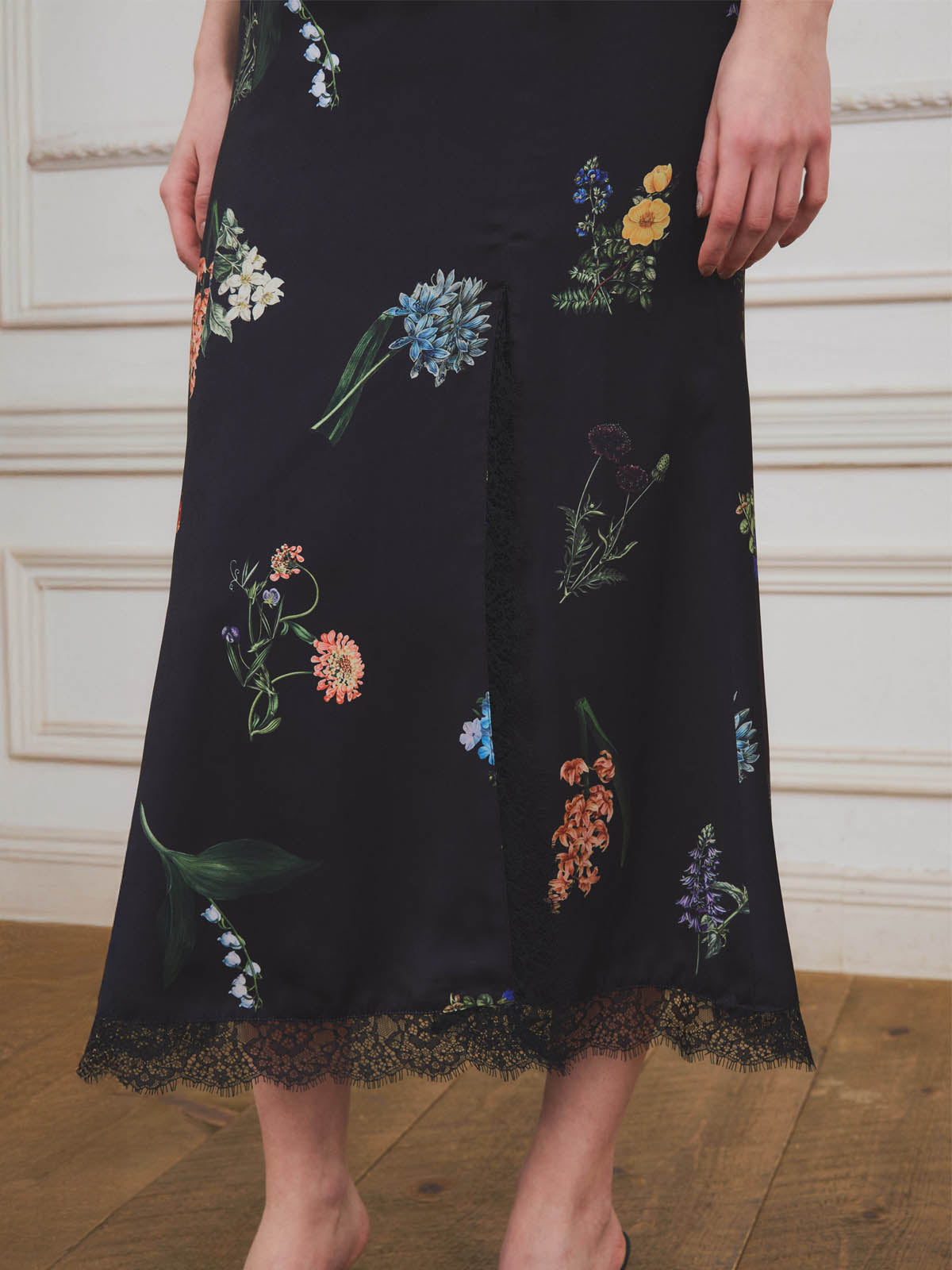 レーストリムフラワーサテンワンピース