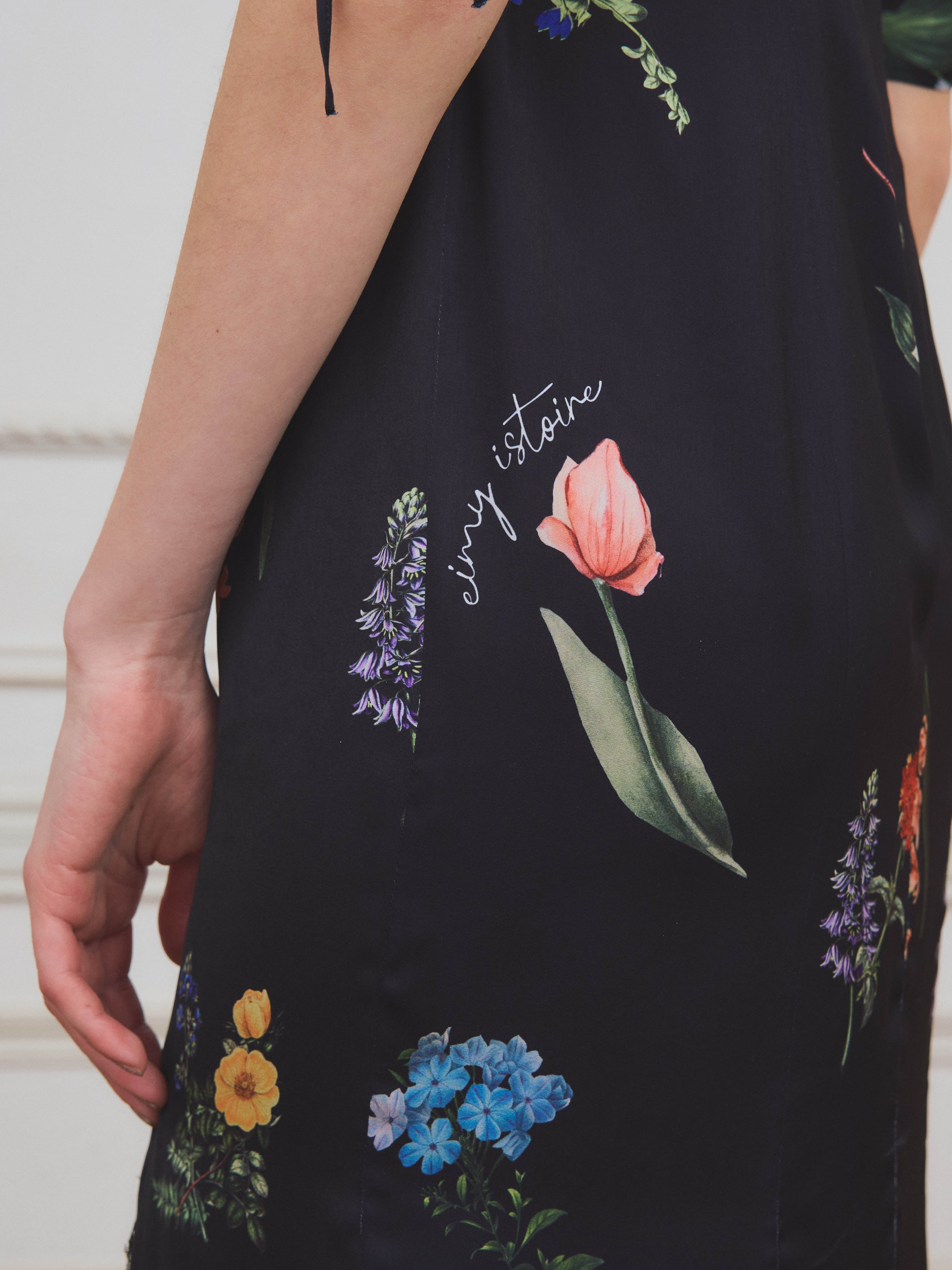 レーストリムフラワーサテンワンピース