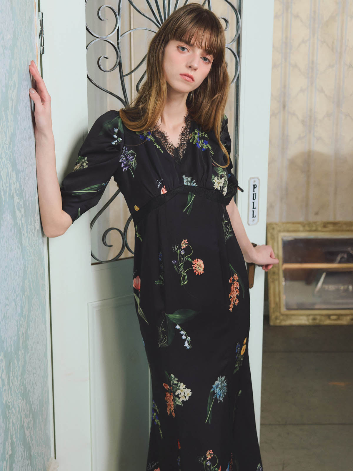 レーストリムフラワーサテンワンピース