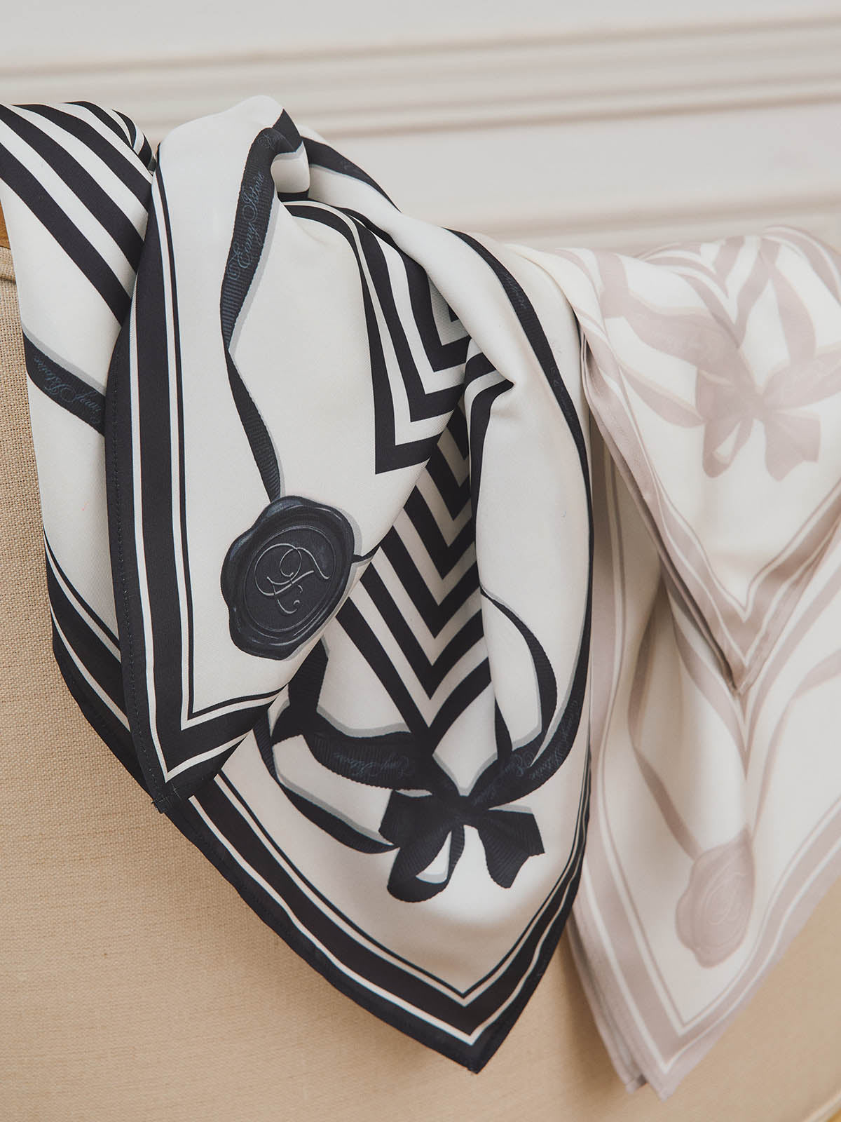 リボンモチーフスカーフ