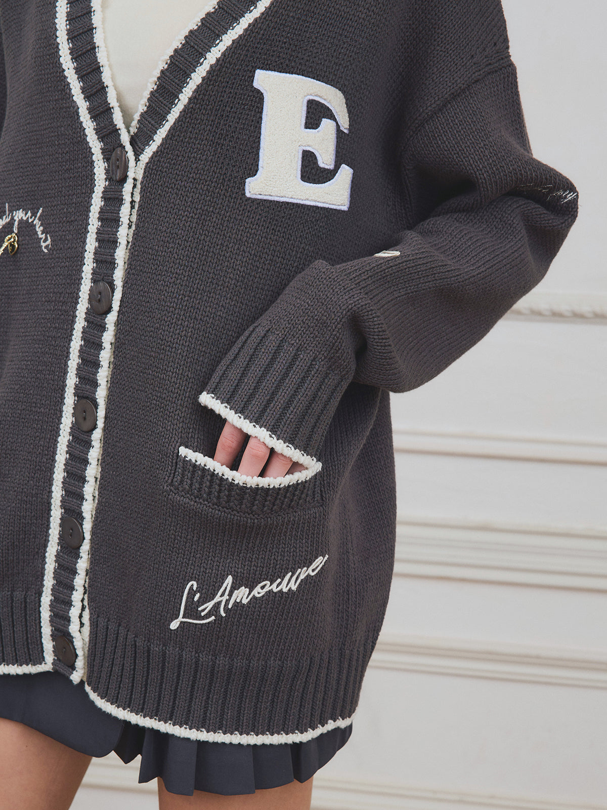 【PRE ORDER】Embroideryモチーフニットカーディガン