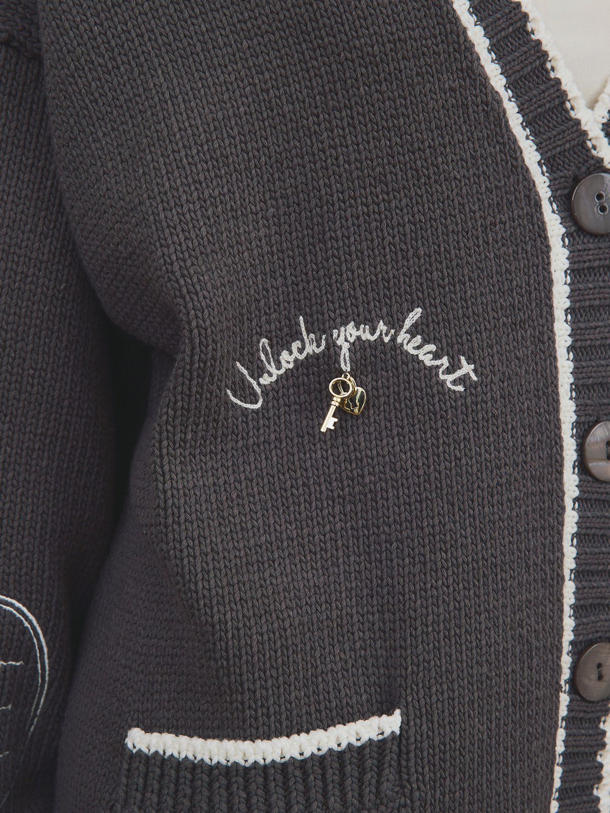 Embroideryモチーフニットカーディガン Embroideryモチーフニットカーディガン