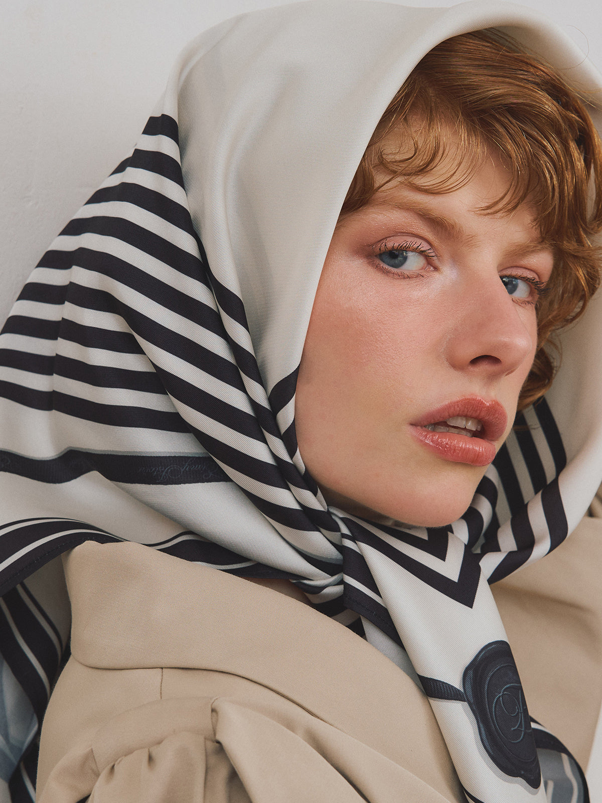 リボンモチーフスカーフ