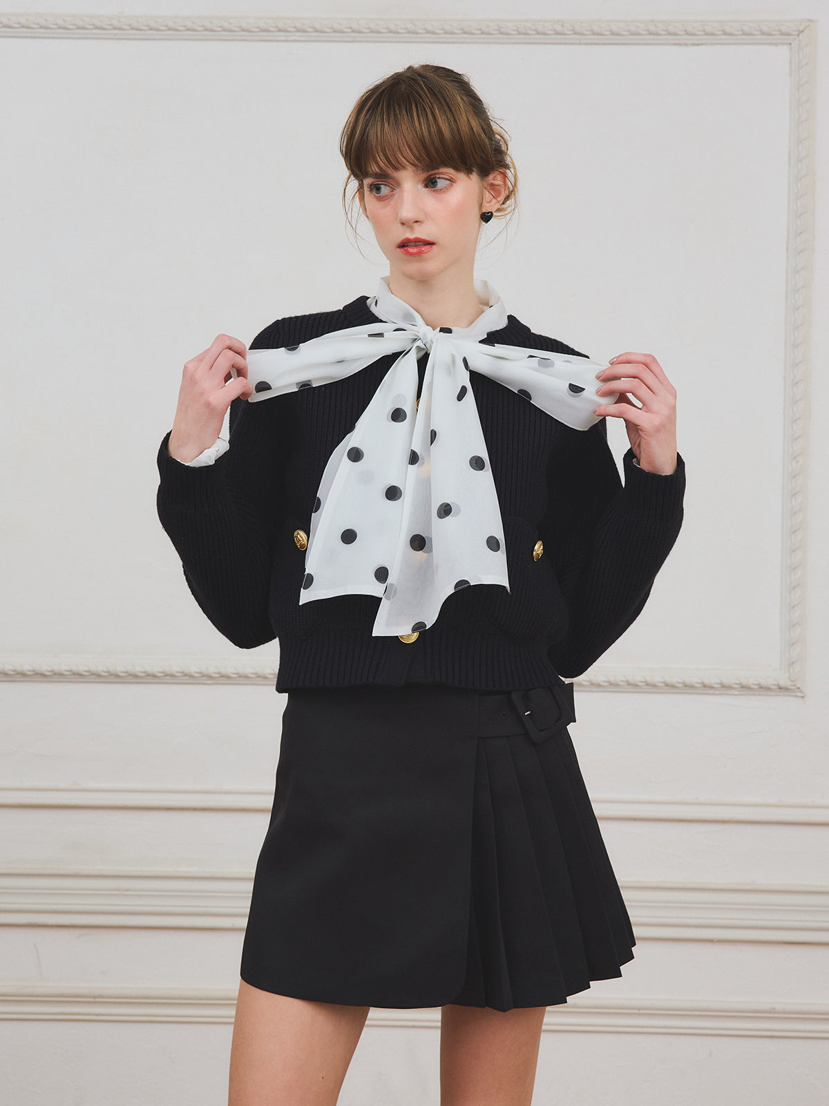 ドットボウタイラッフルブラウス