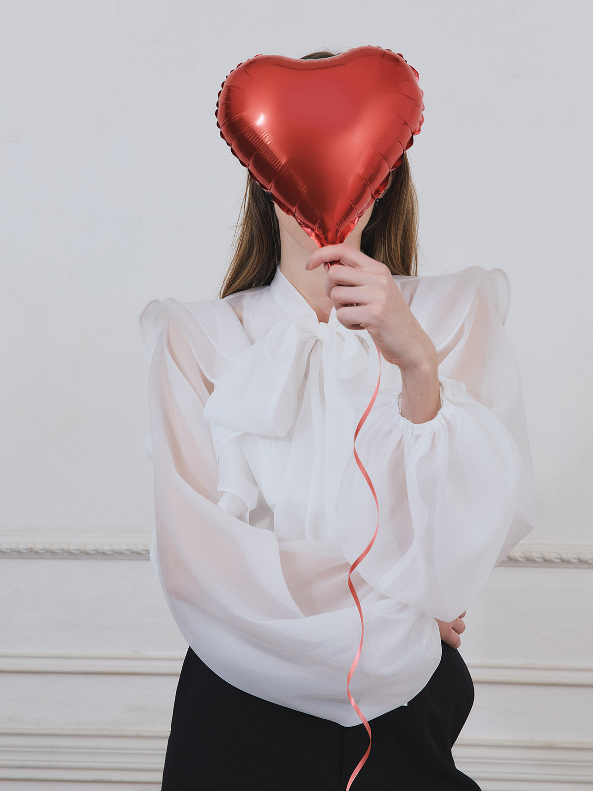 ボウタイラッフルブラウス