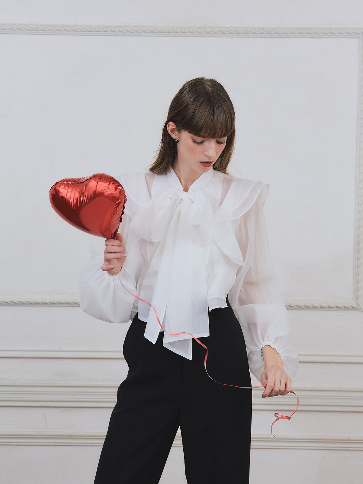 ボウタイラッフルブラウス