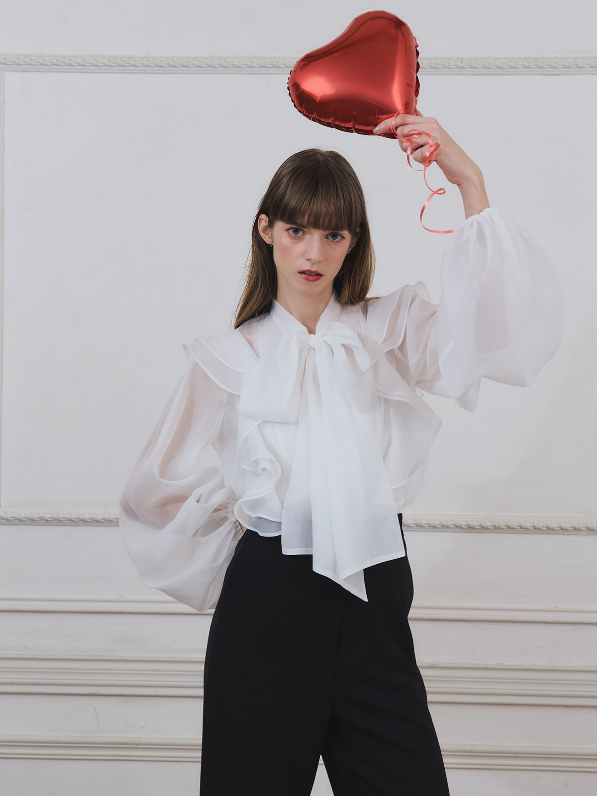 ボウタイラッフルブラウス