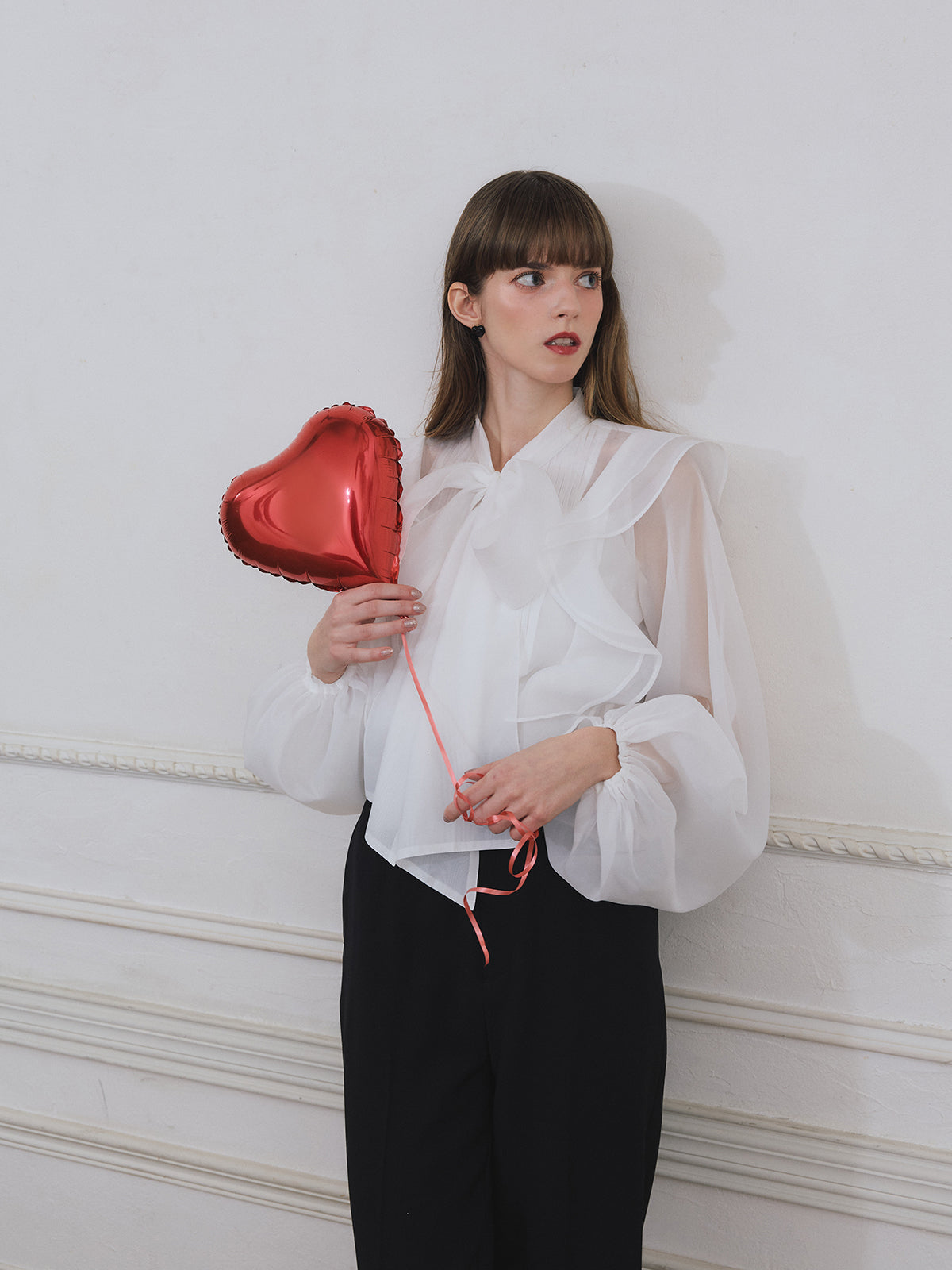 ボウタイラッフルブラウス