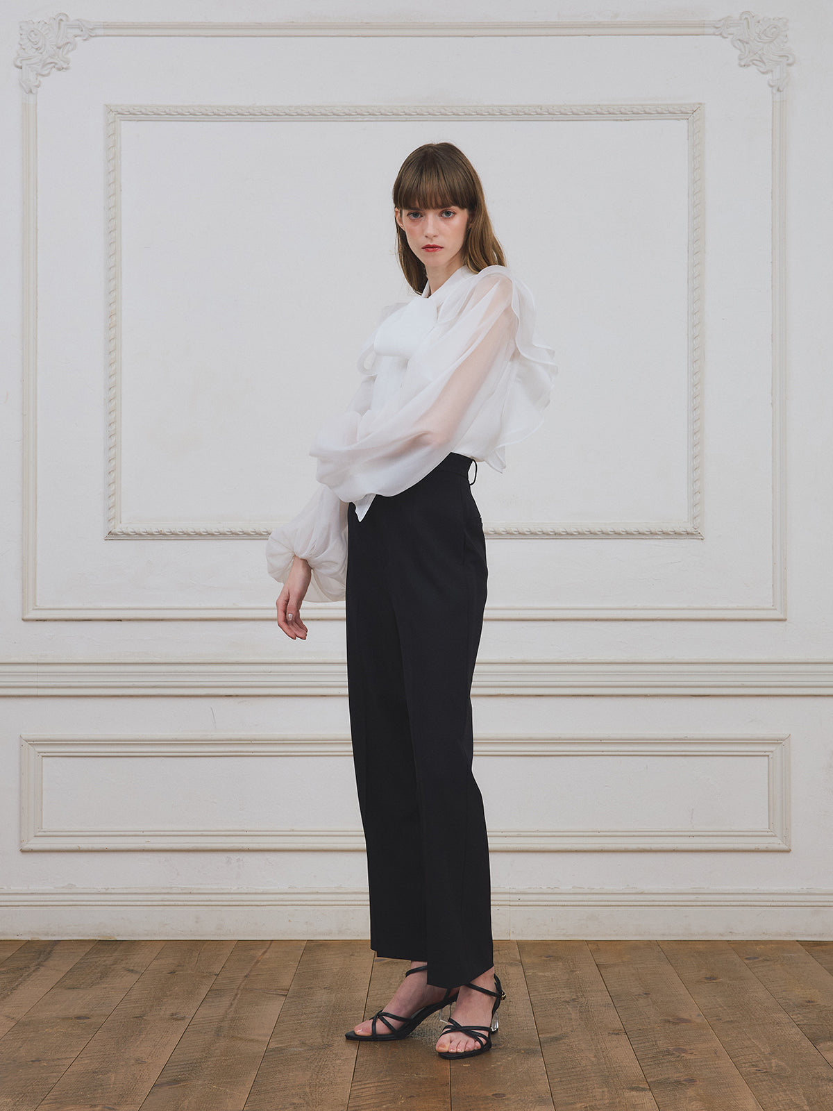 ボウタイラッフルブラウス