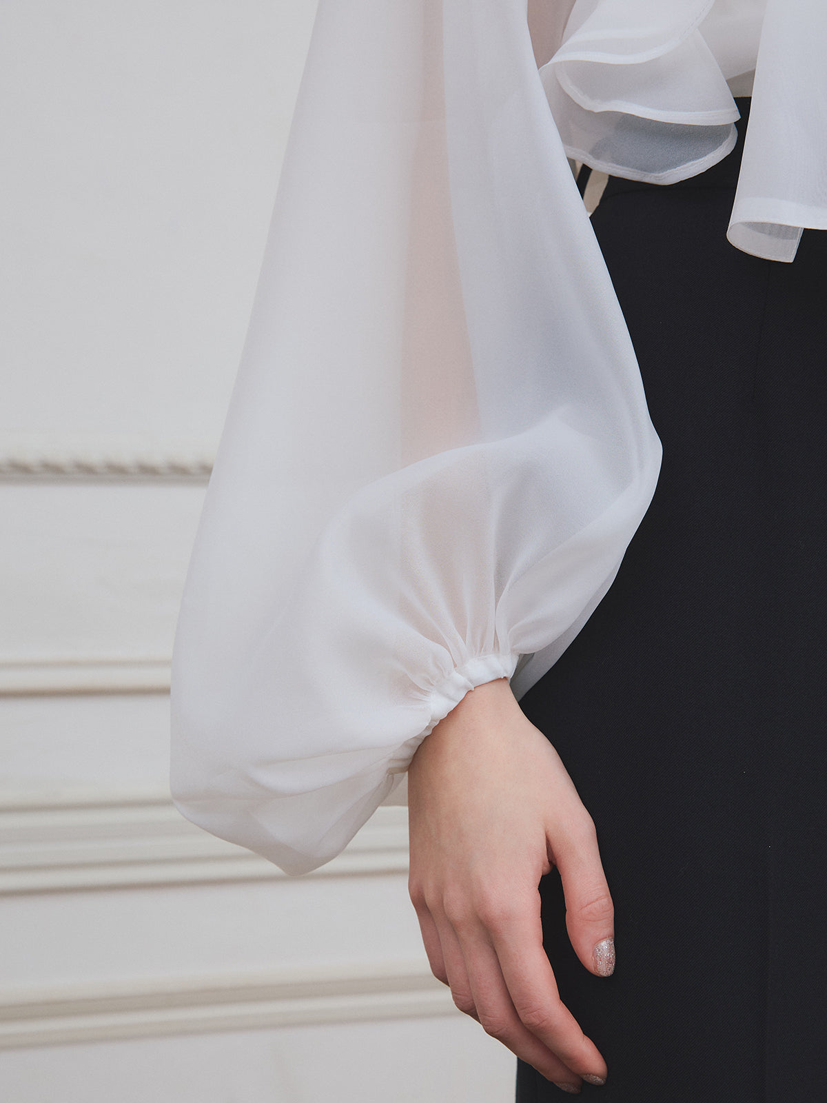 ボウタイラッフルブラウス