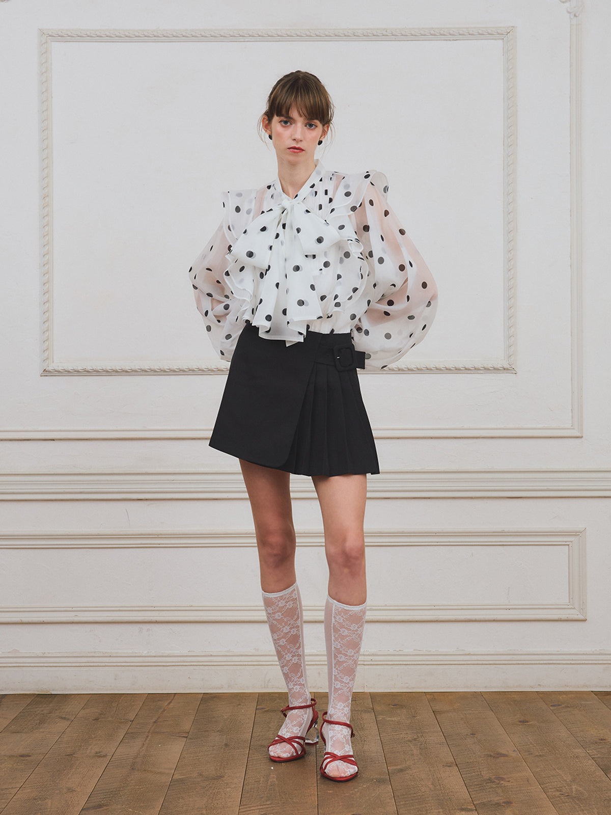ドットボウタイラッフルブラウス