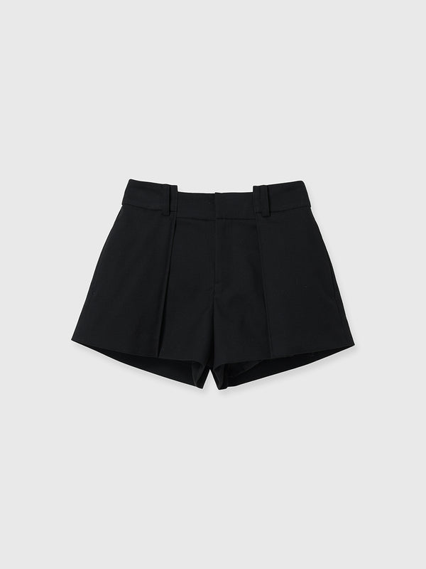 タックショートパンツ
