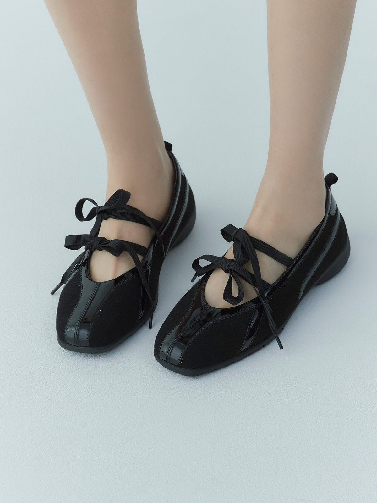 フラットソールスニーカー