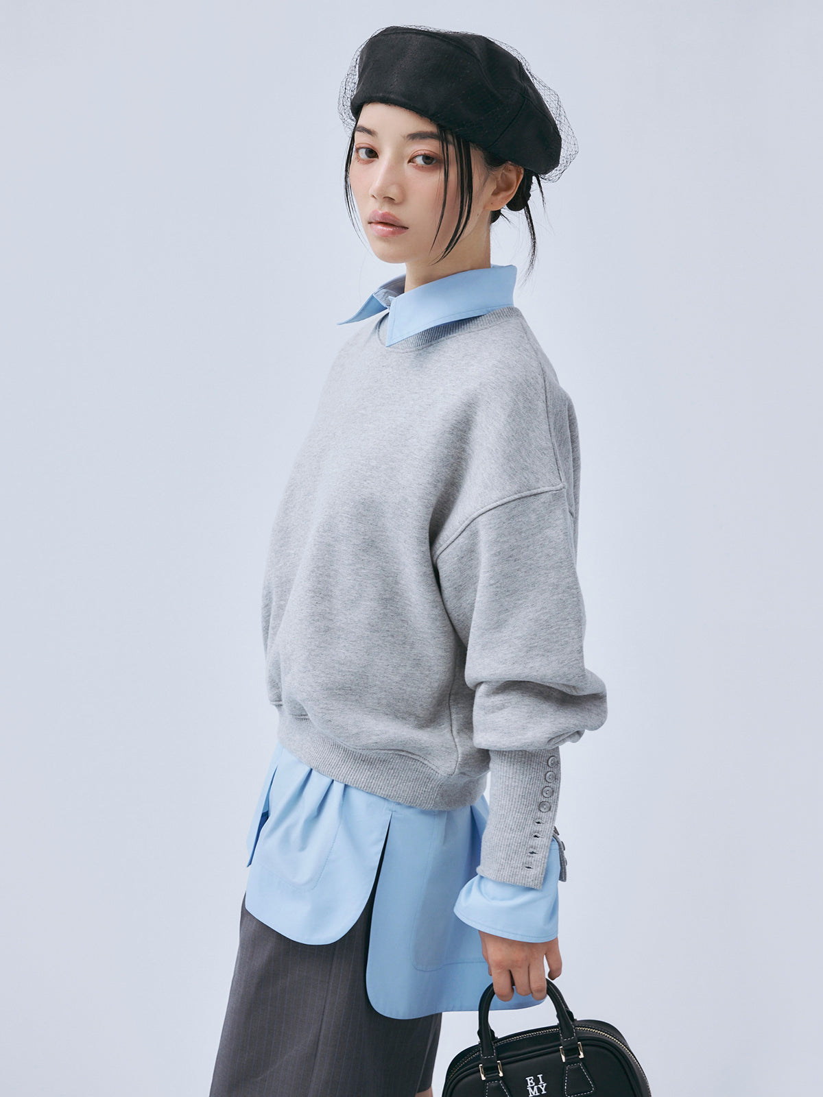 バックロゴ刺繍プルオーバー