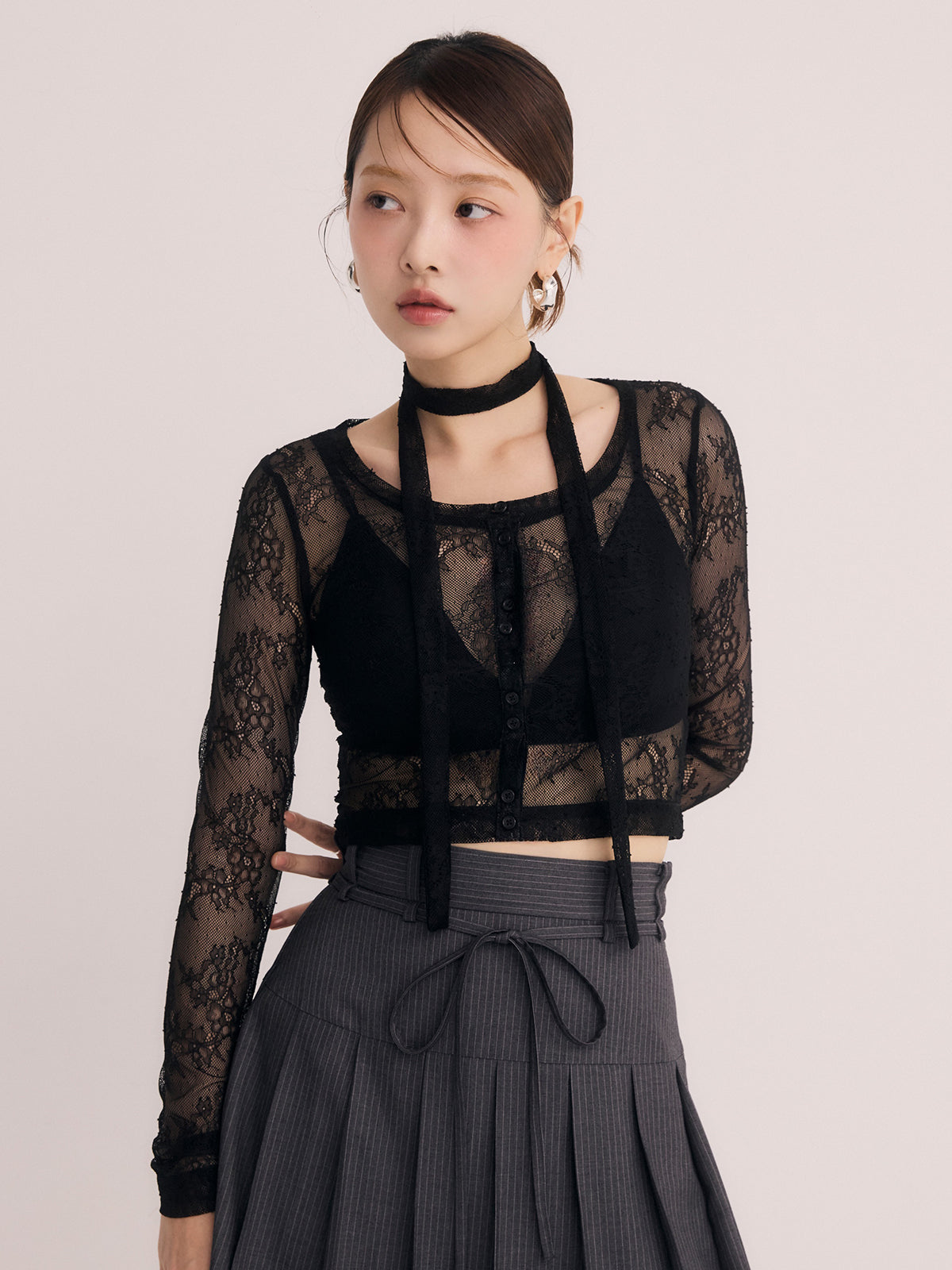 チョーカー付きレーストップス