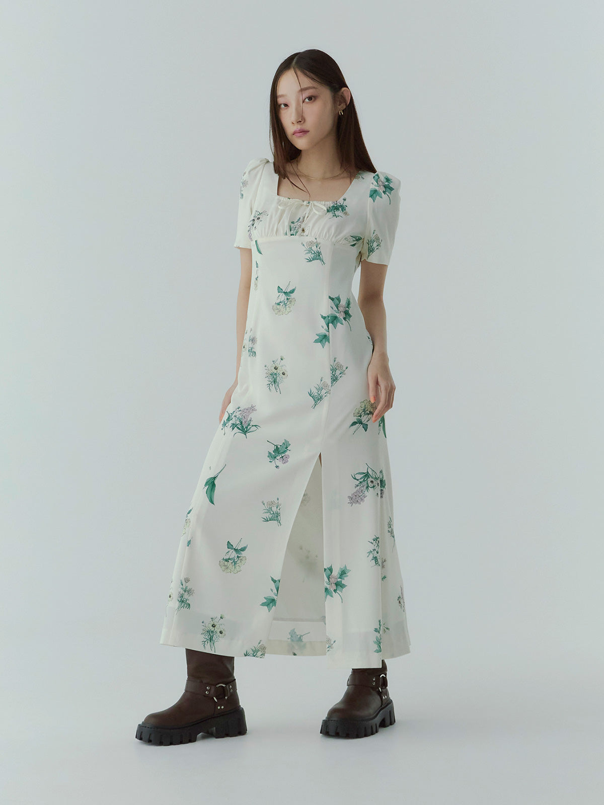 ボタニカルフラワーハーフスリーブワンピース