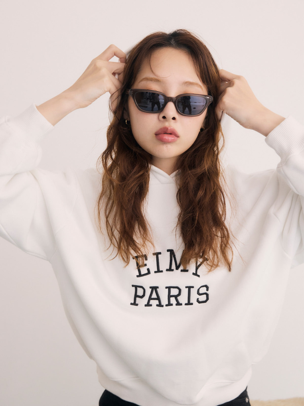 EIMY PARISロゴフーディー