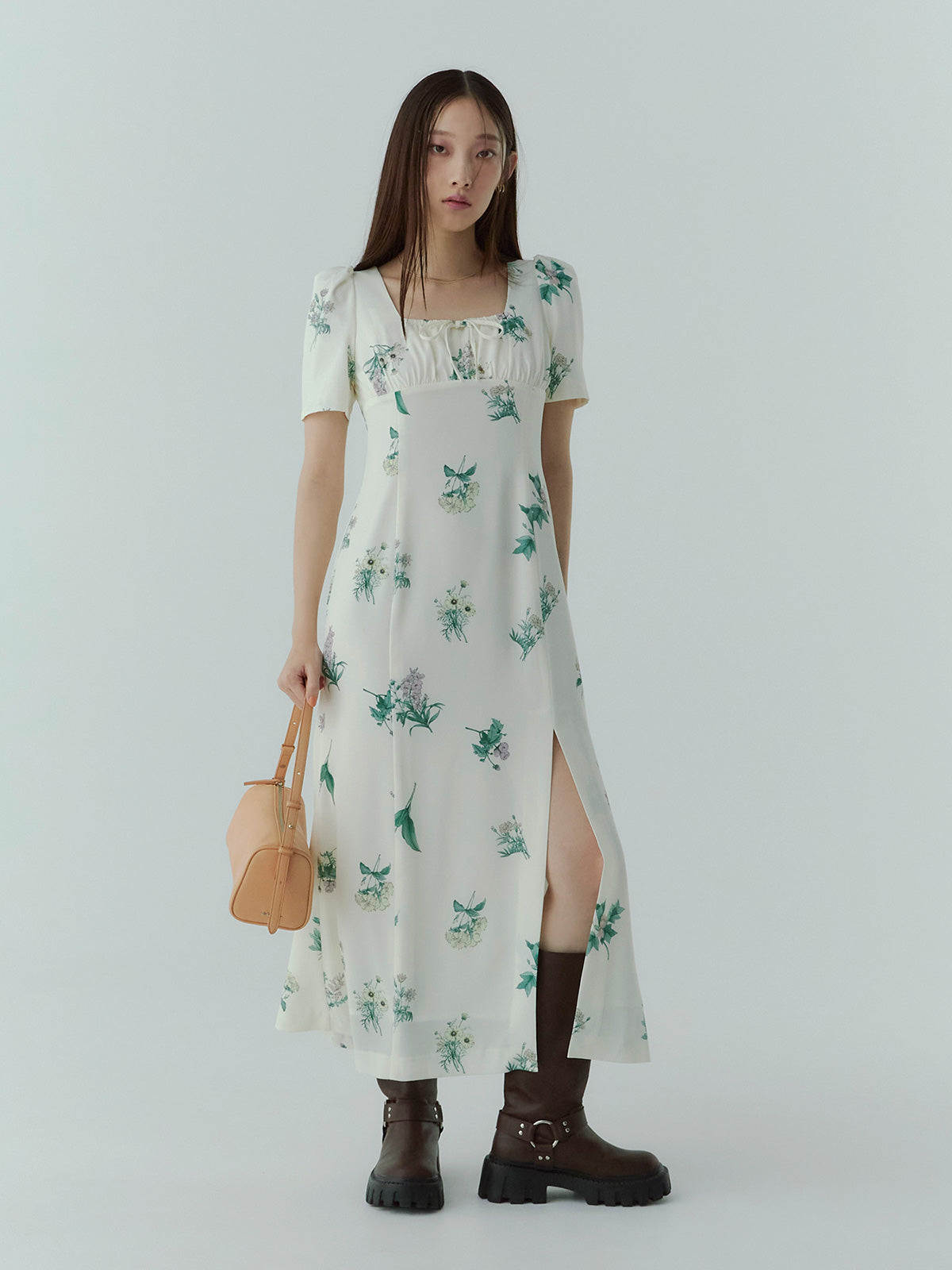 ボタニカルフラワーハーフスリーブワンピース