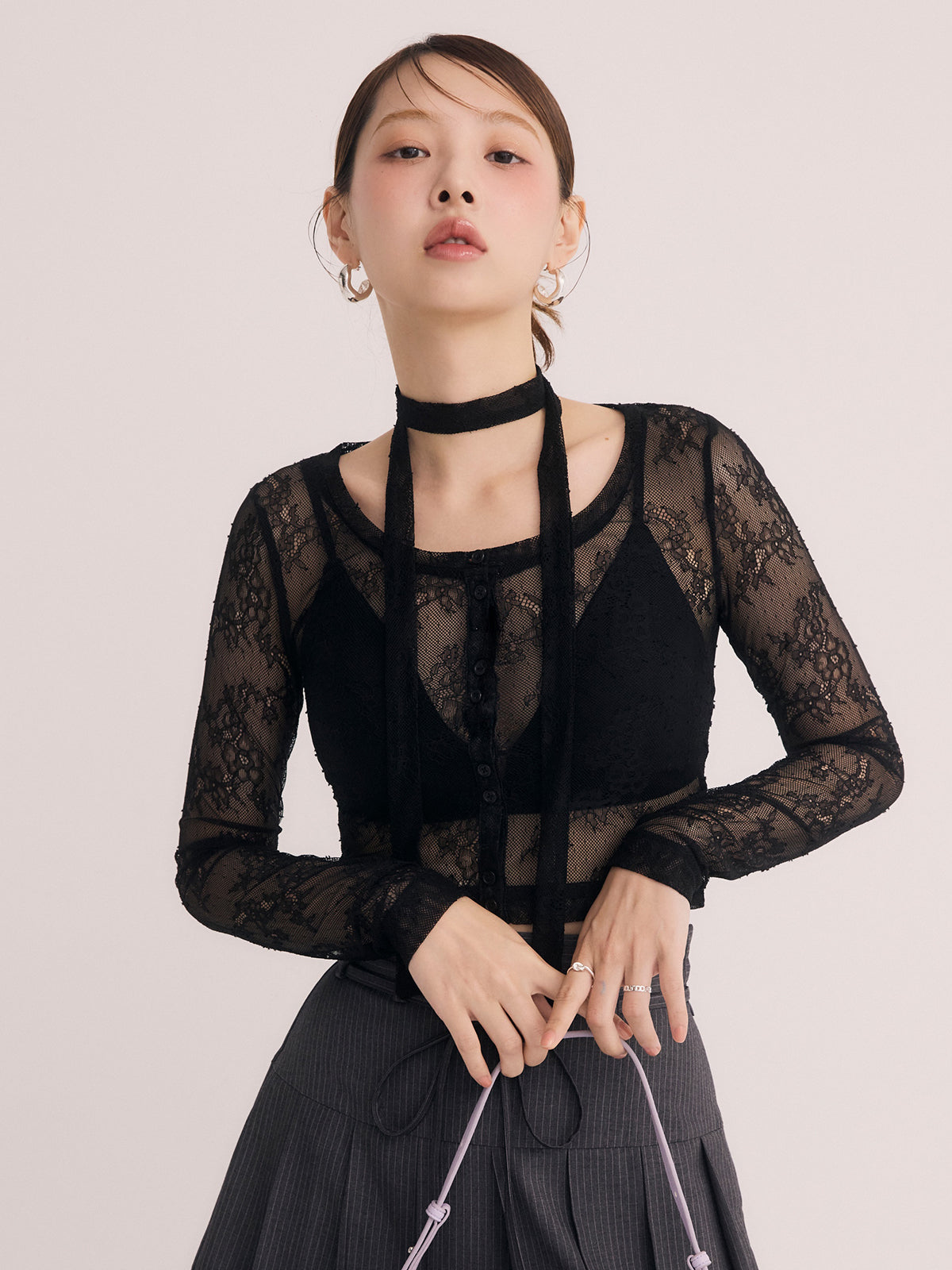 チョーカー付きレーストップス