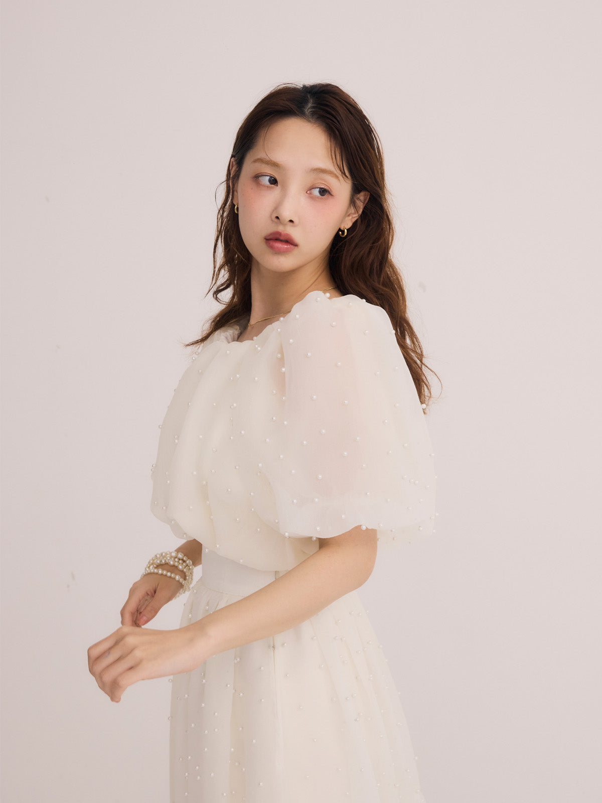 パールスタッズオフショルブラウス