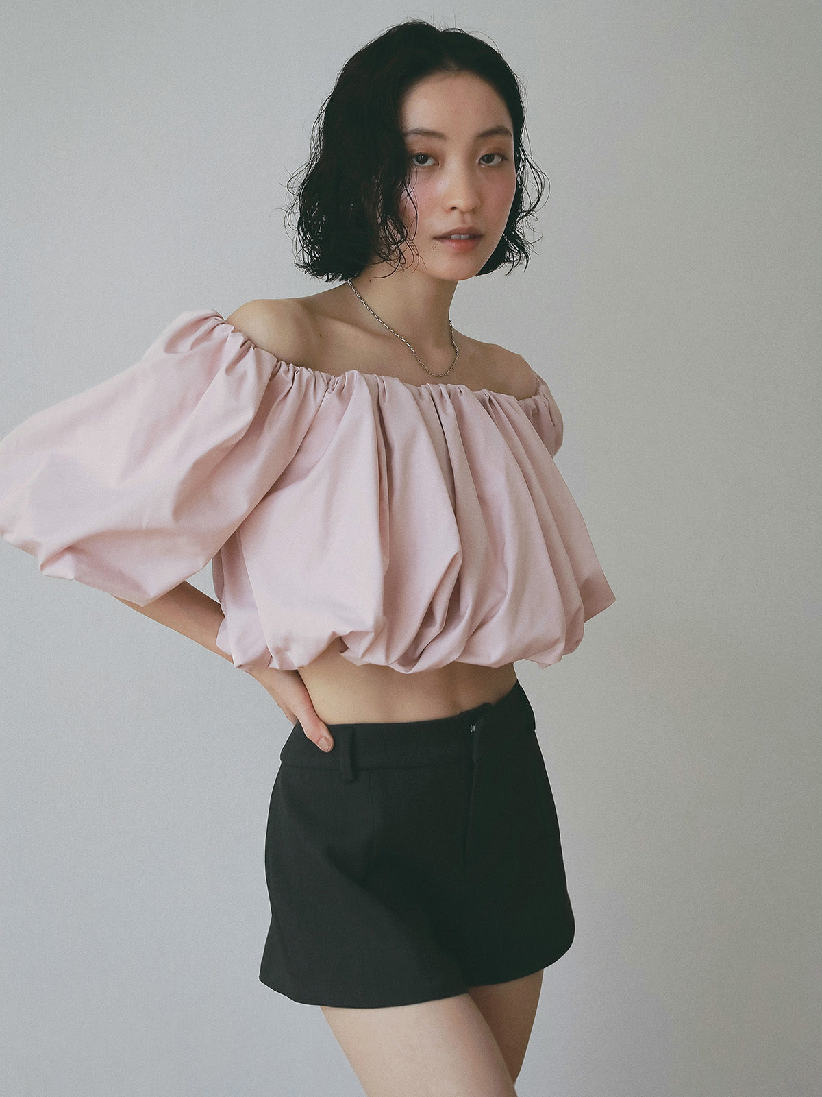 タフタオフショルブラウス