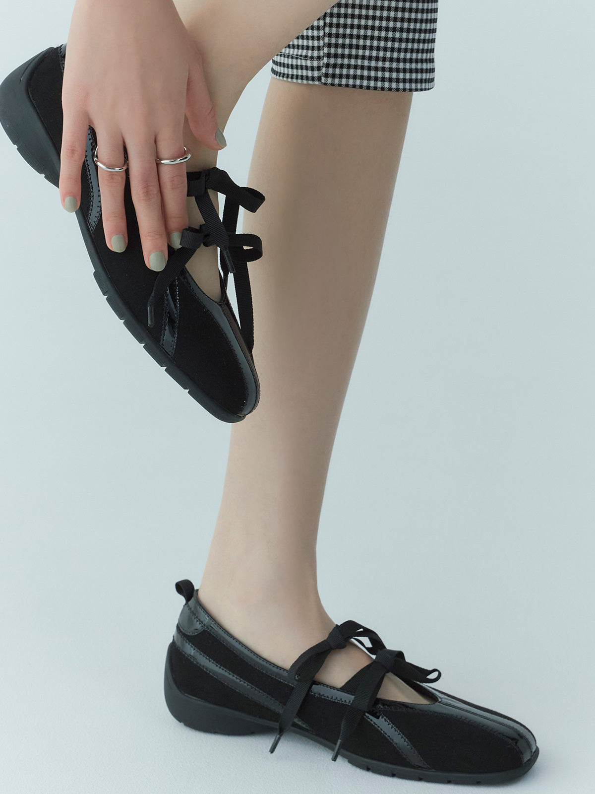 フラットソールスニーカー