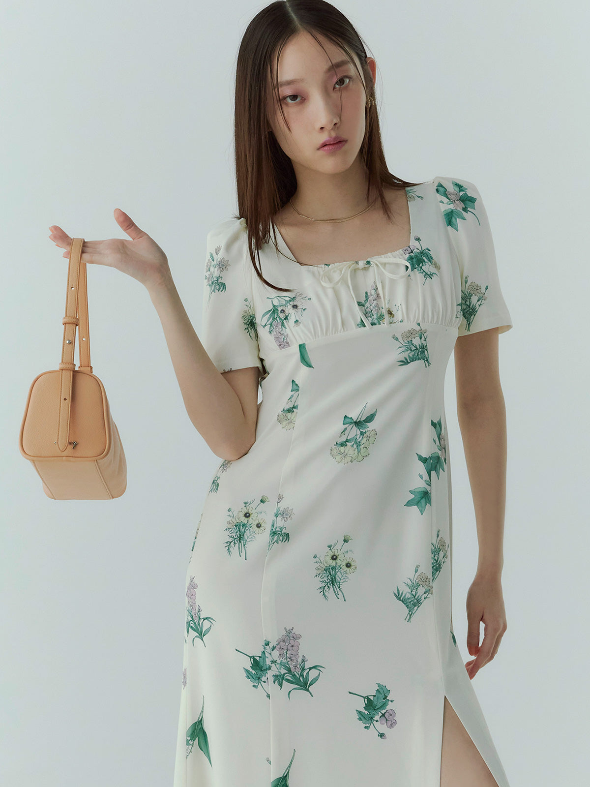 ボタニカルフラワーハーフスリーブワンピース