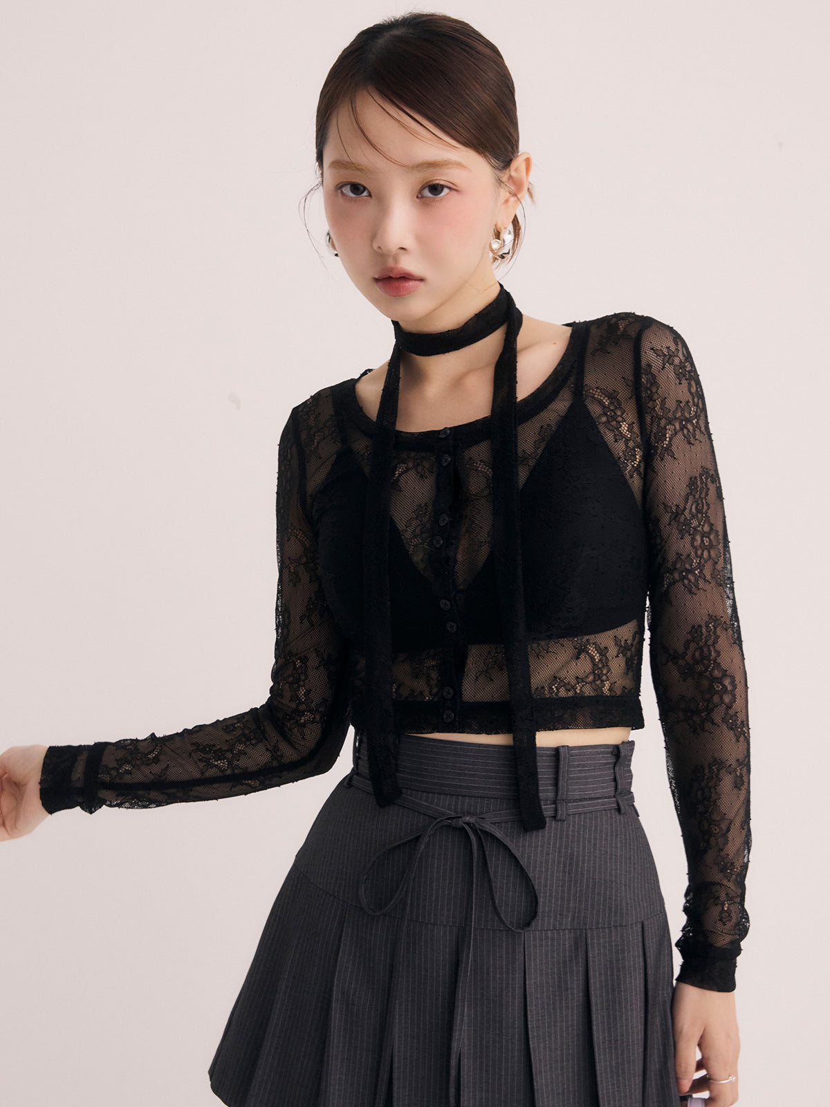 チョーカー付きレーストップス