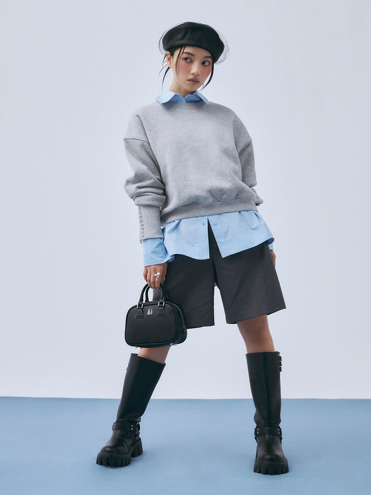 バックロゴ刺繍プルオーバー