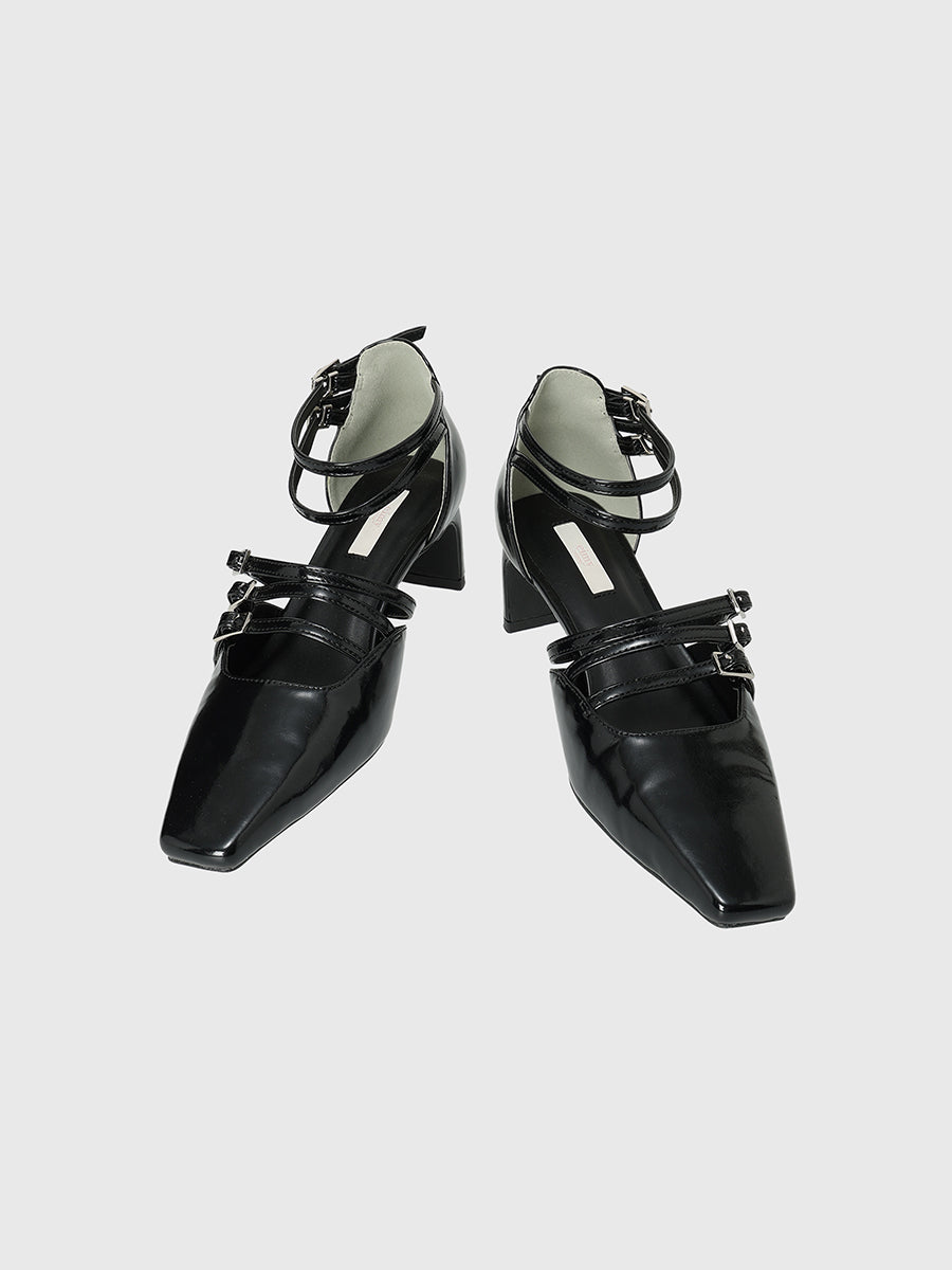 ストラップパンプス