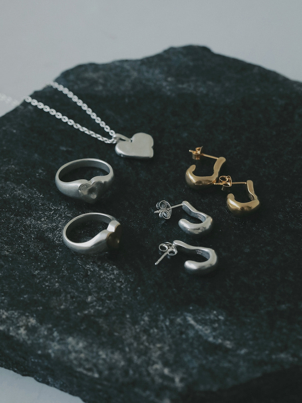 TEN.】ハートスワンピアス GD