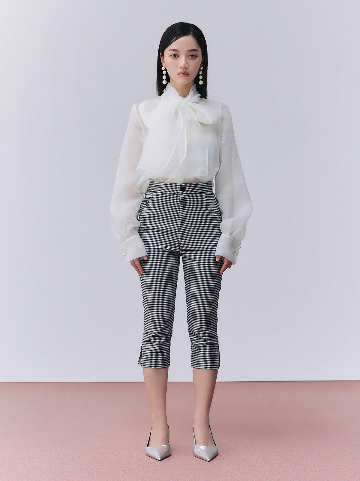 ボウタイシアーブラウス