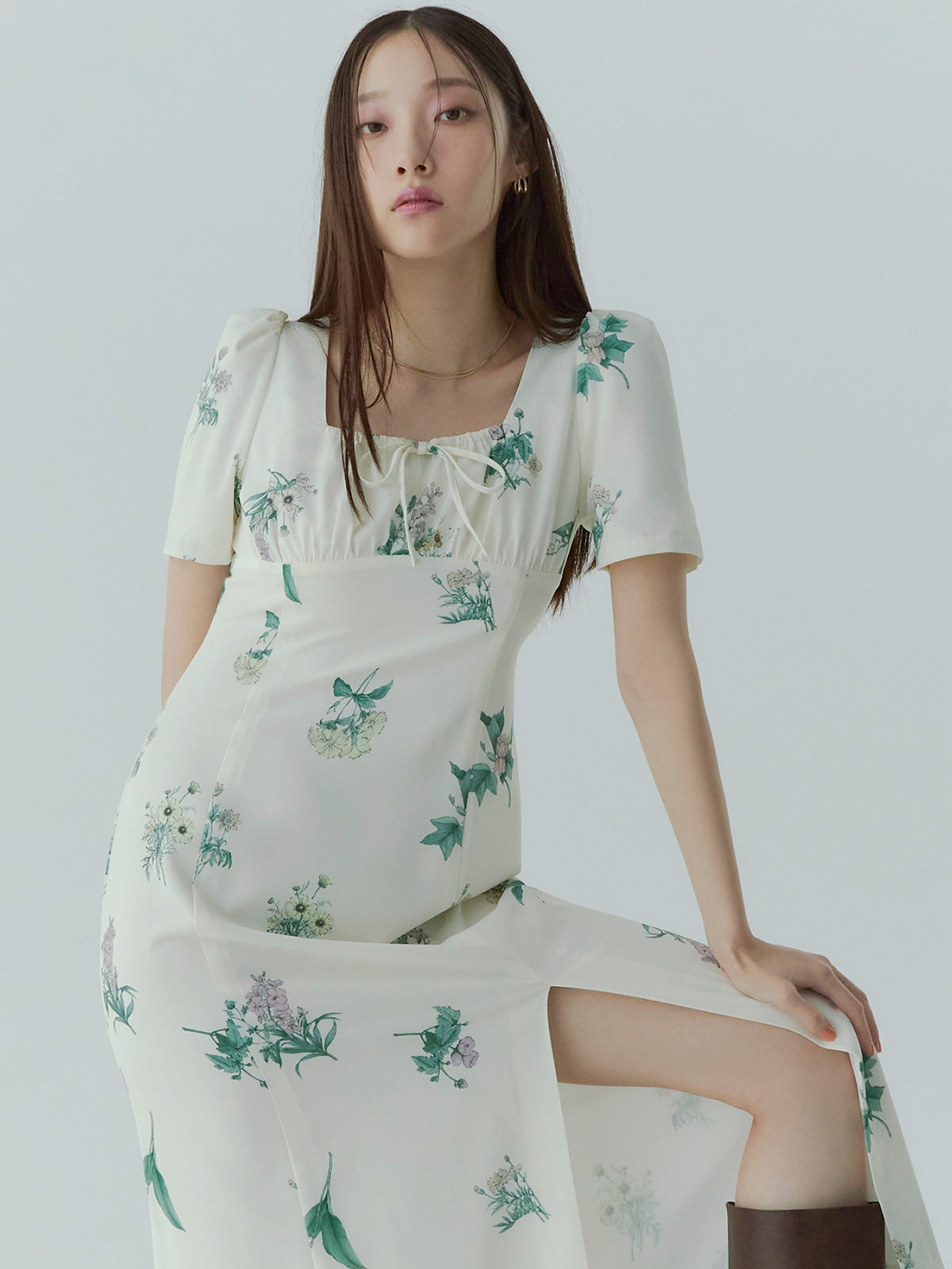 ボタニカルフラワーハーフスリーブワンピース