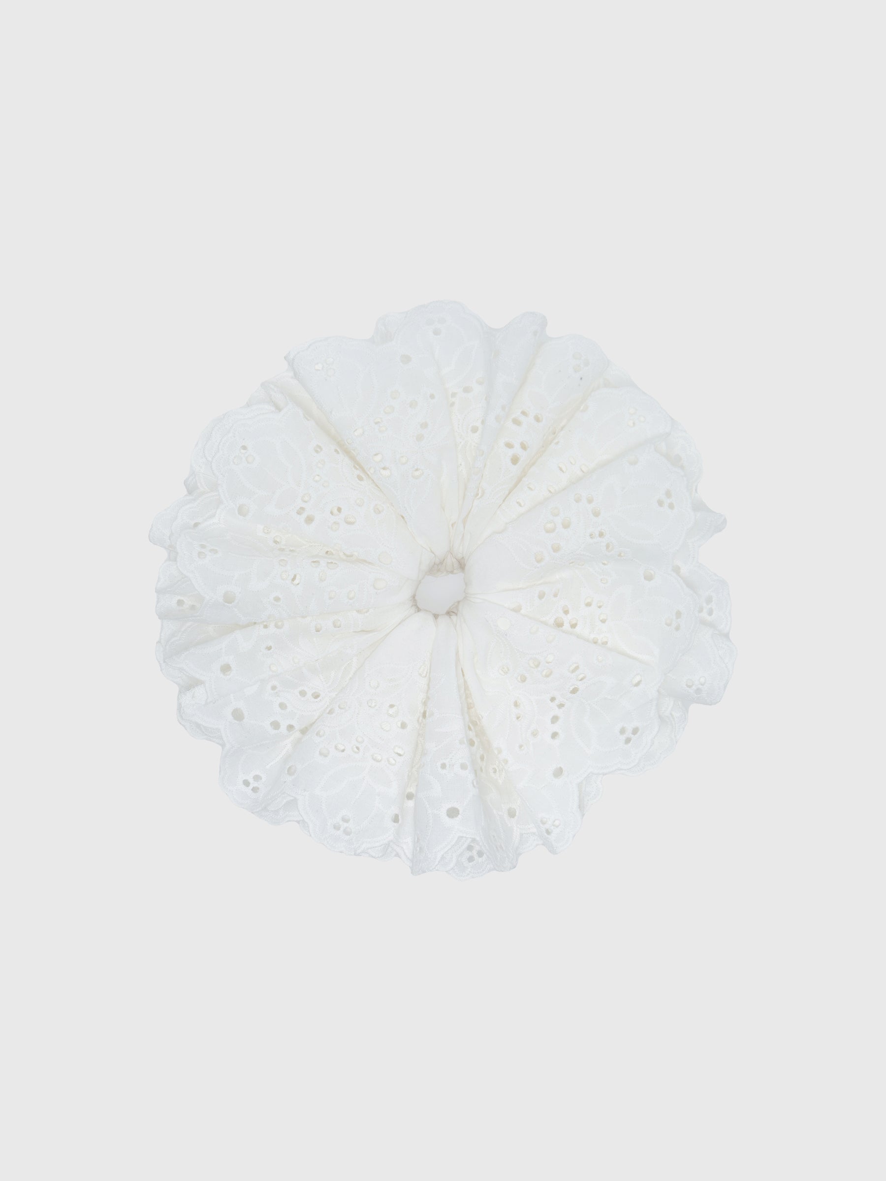 エンブロイダリーフラワーシュシュ