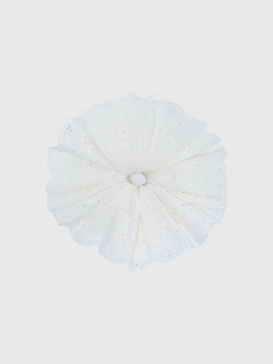 エンブロイダリーフラワーシュシュ