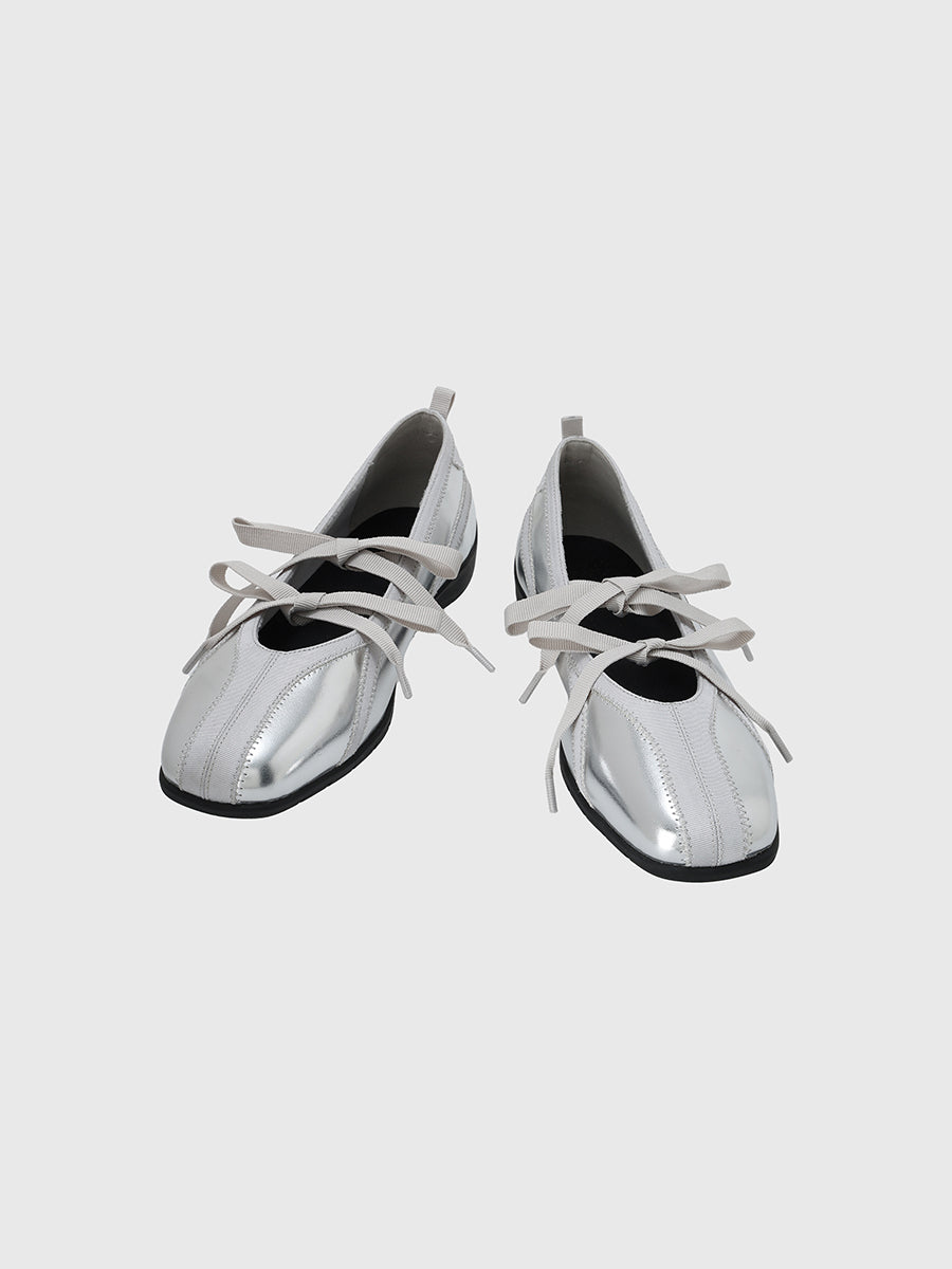 フラットソールスニーカー